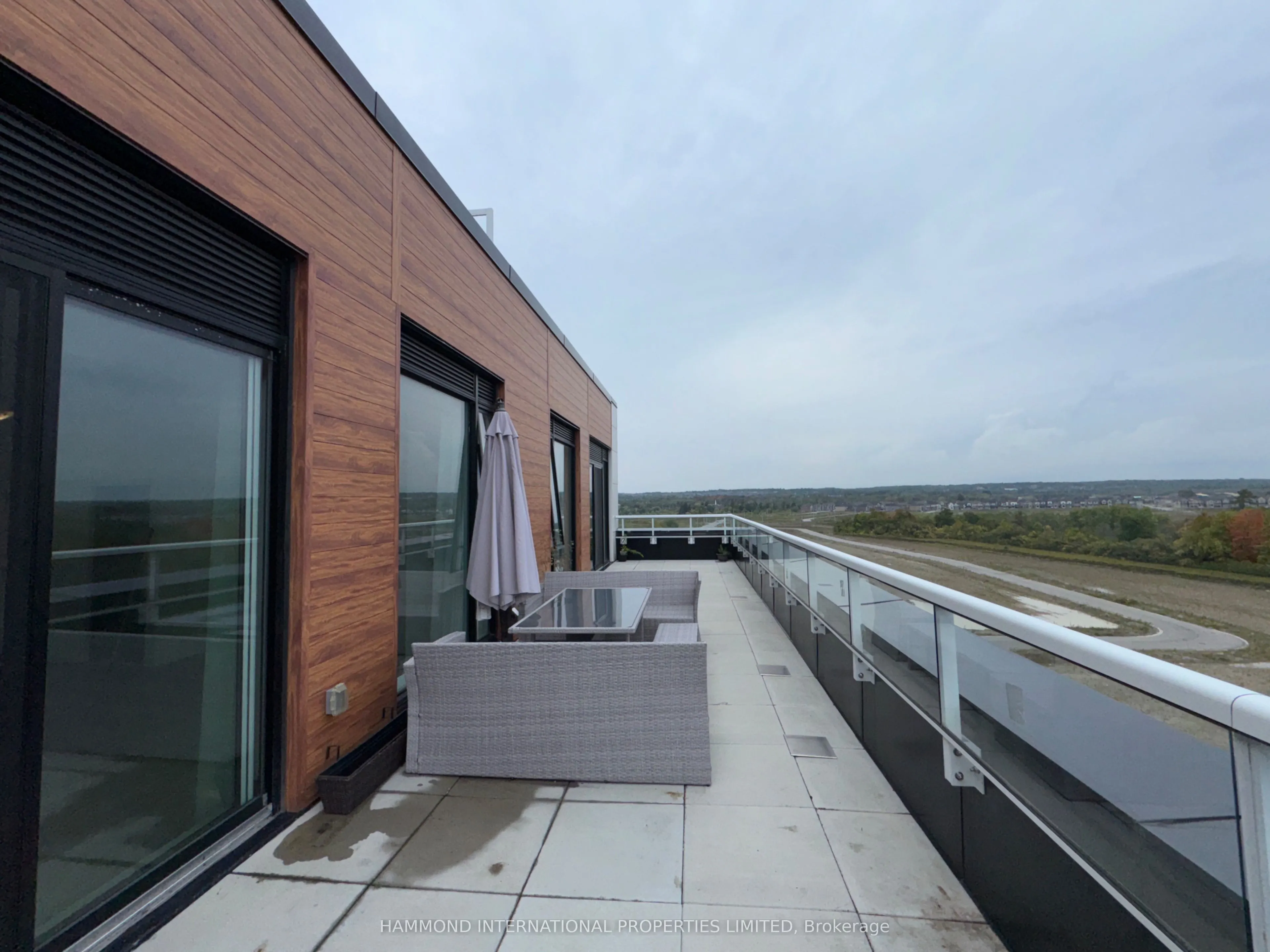 6 David Eyer Road, #PH 904