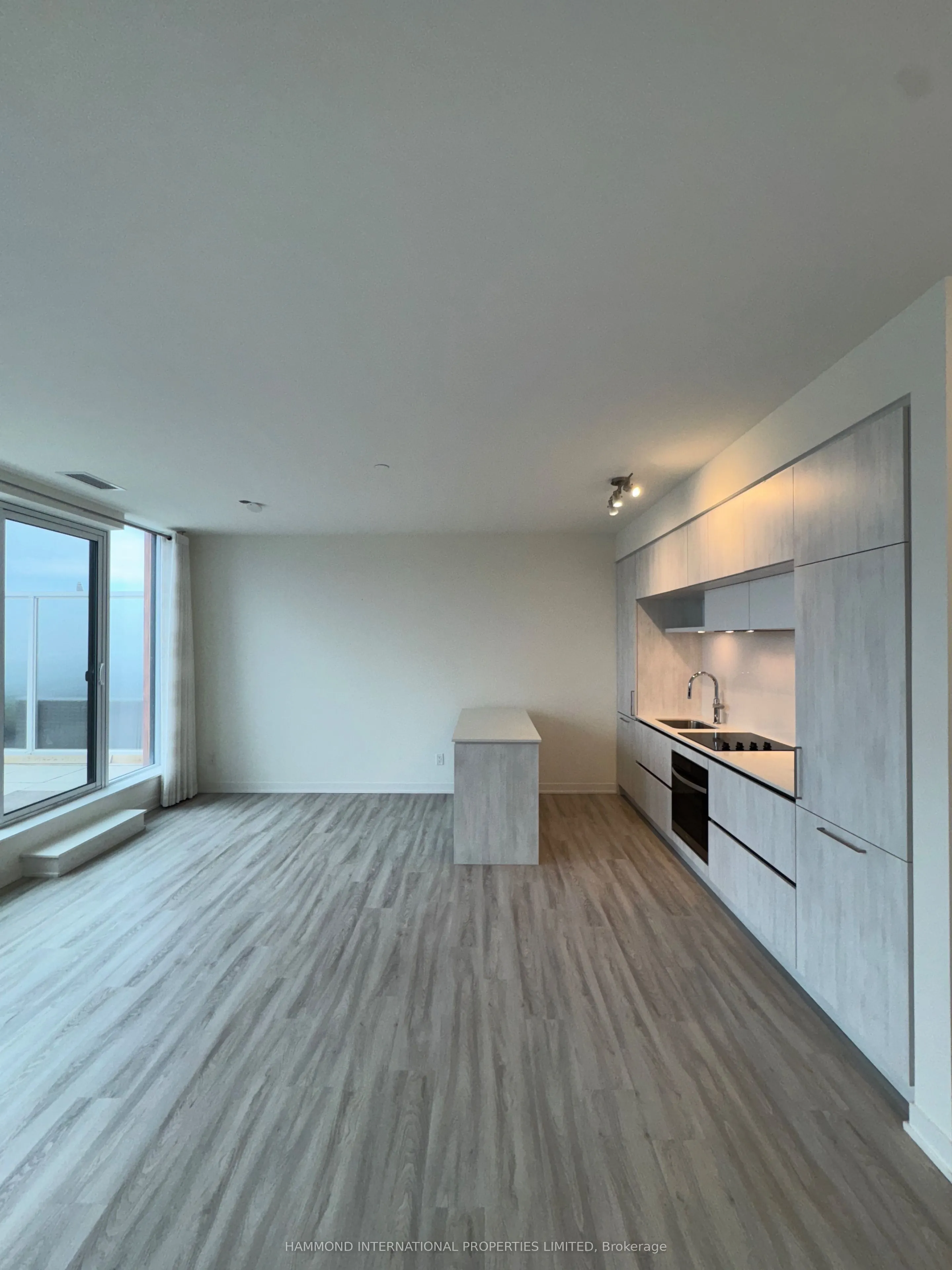 6 David Eyer Road, #PH 904