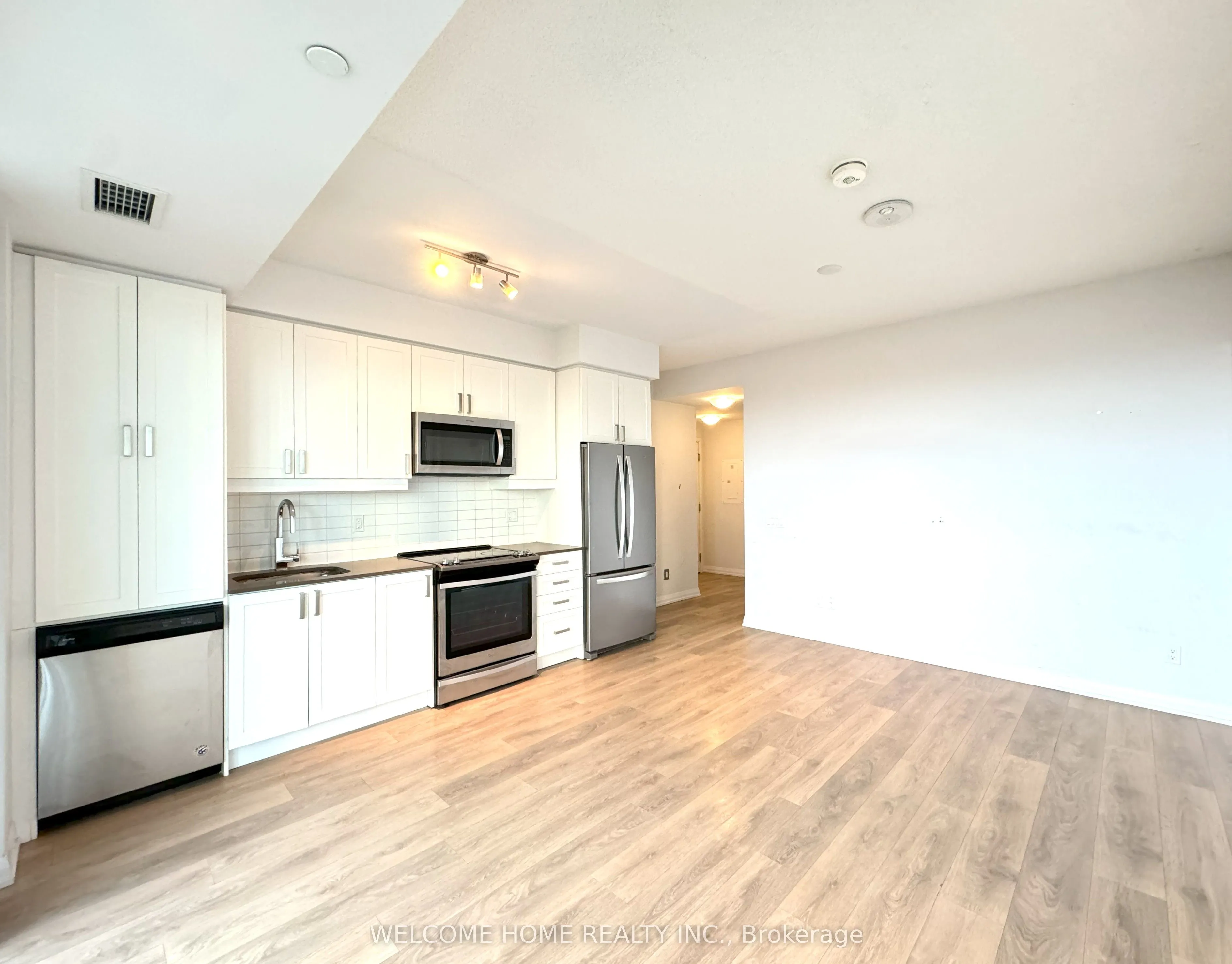 7895 Jane Street, #504