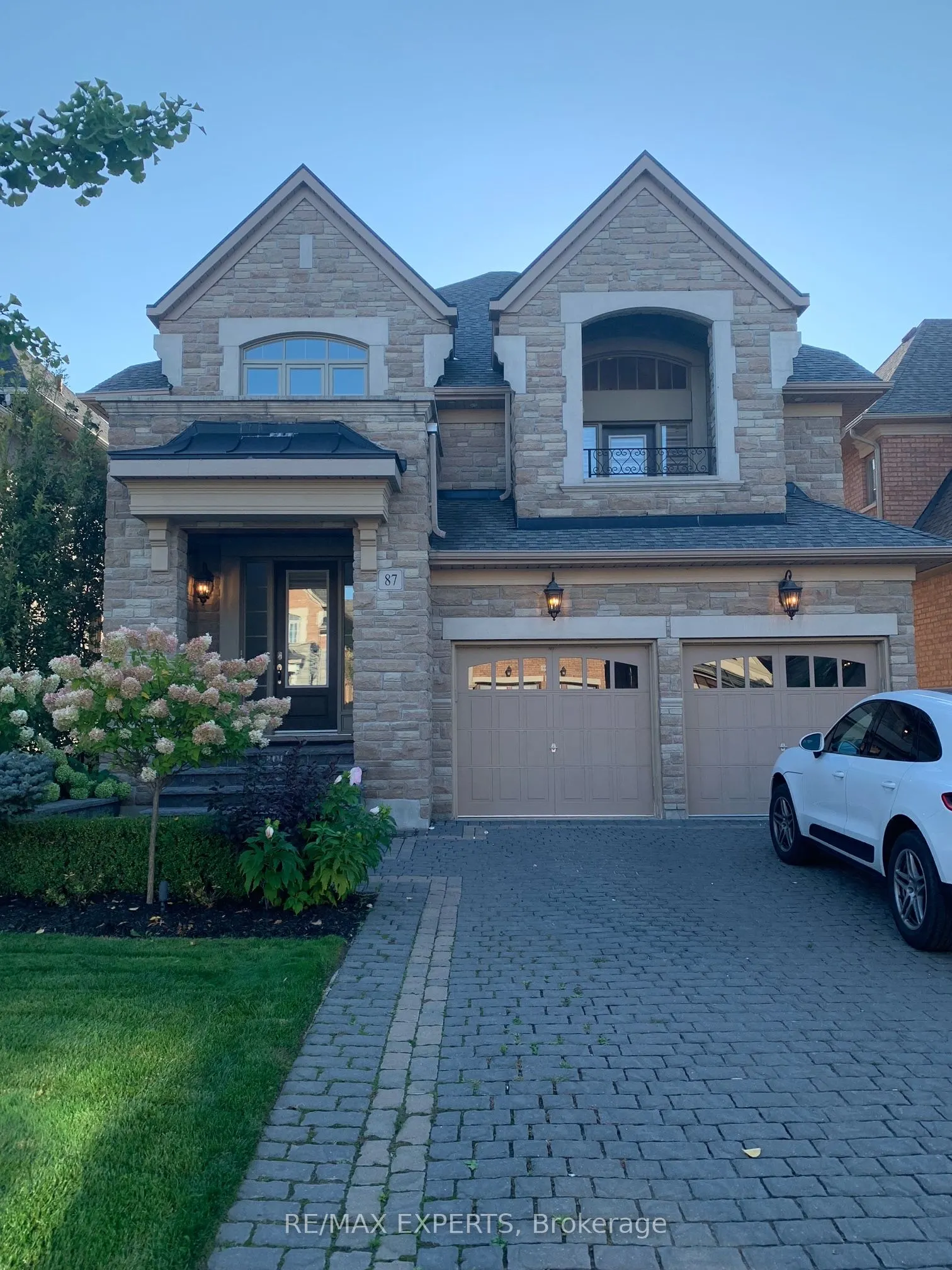 87 Isherwood Crescent