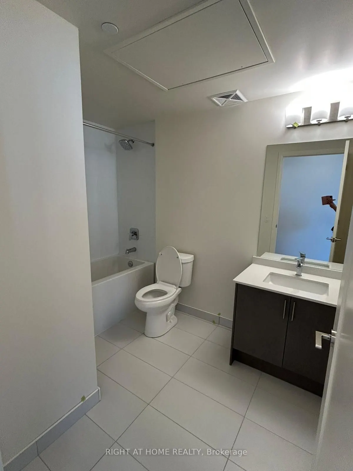 27 Korda Gate, #318