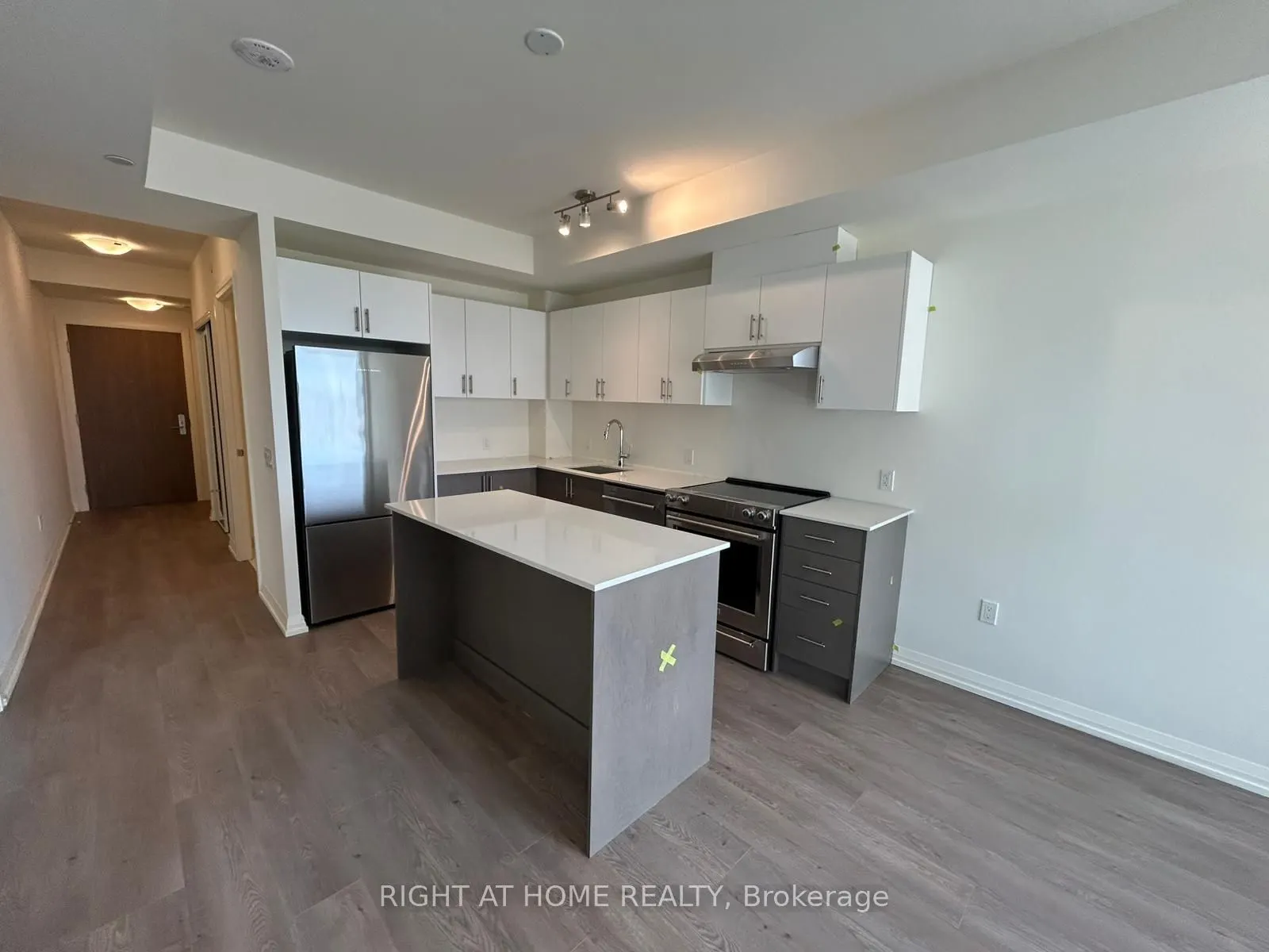 27 Korda Gate, #318