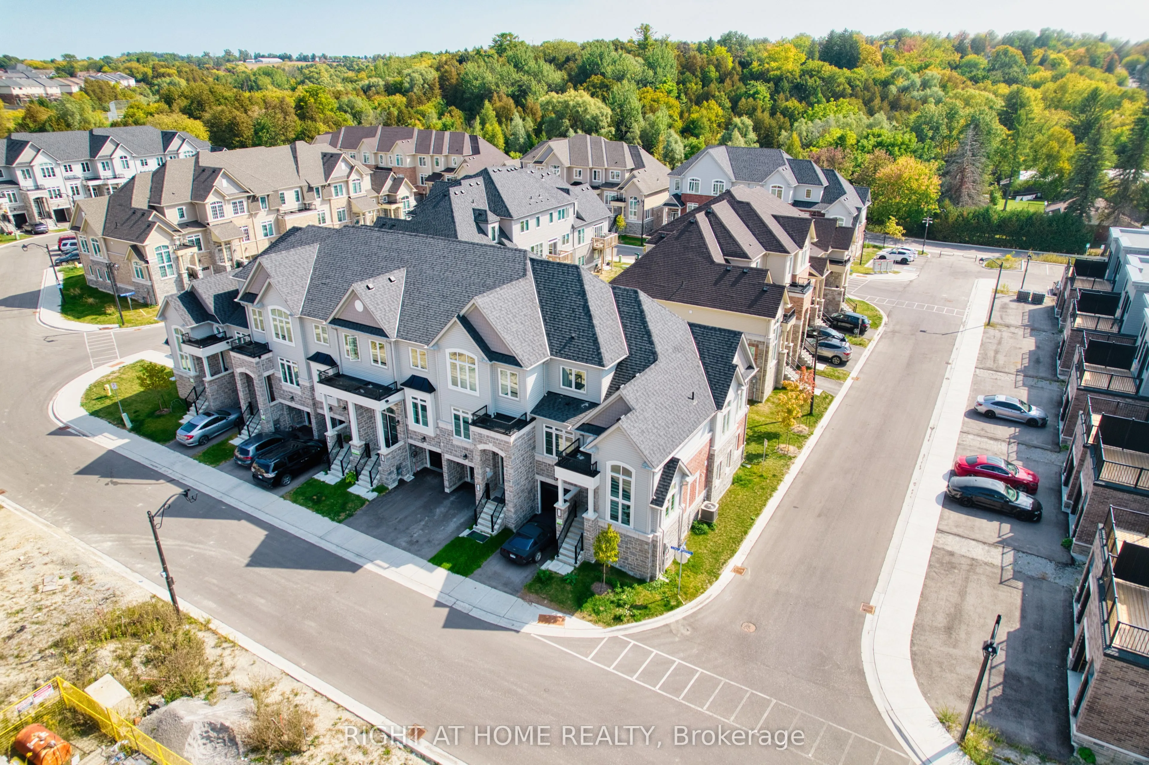 21 Lyall Stokes Circle