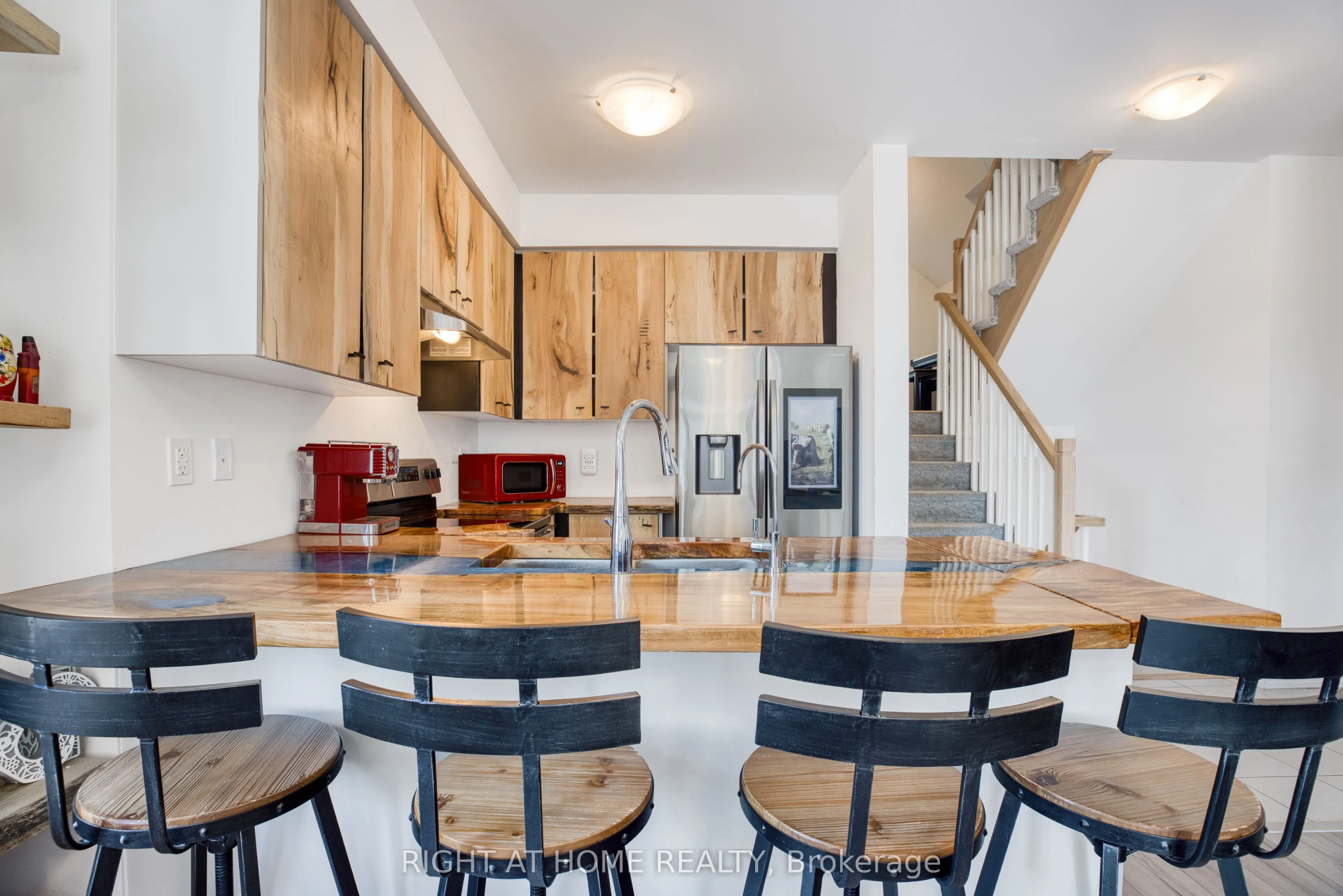 21 Lyall Stokes Circle