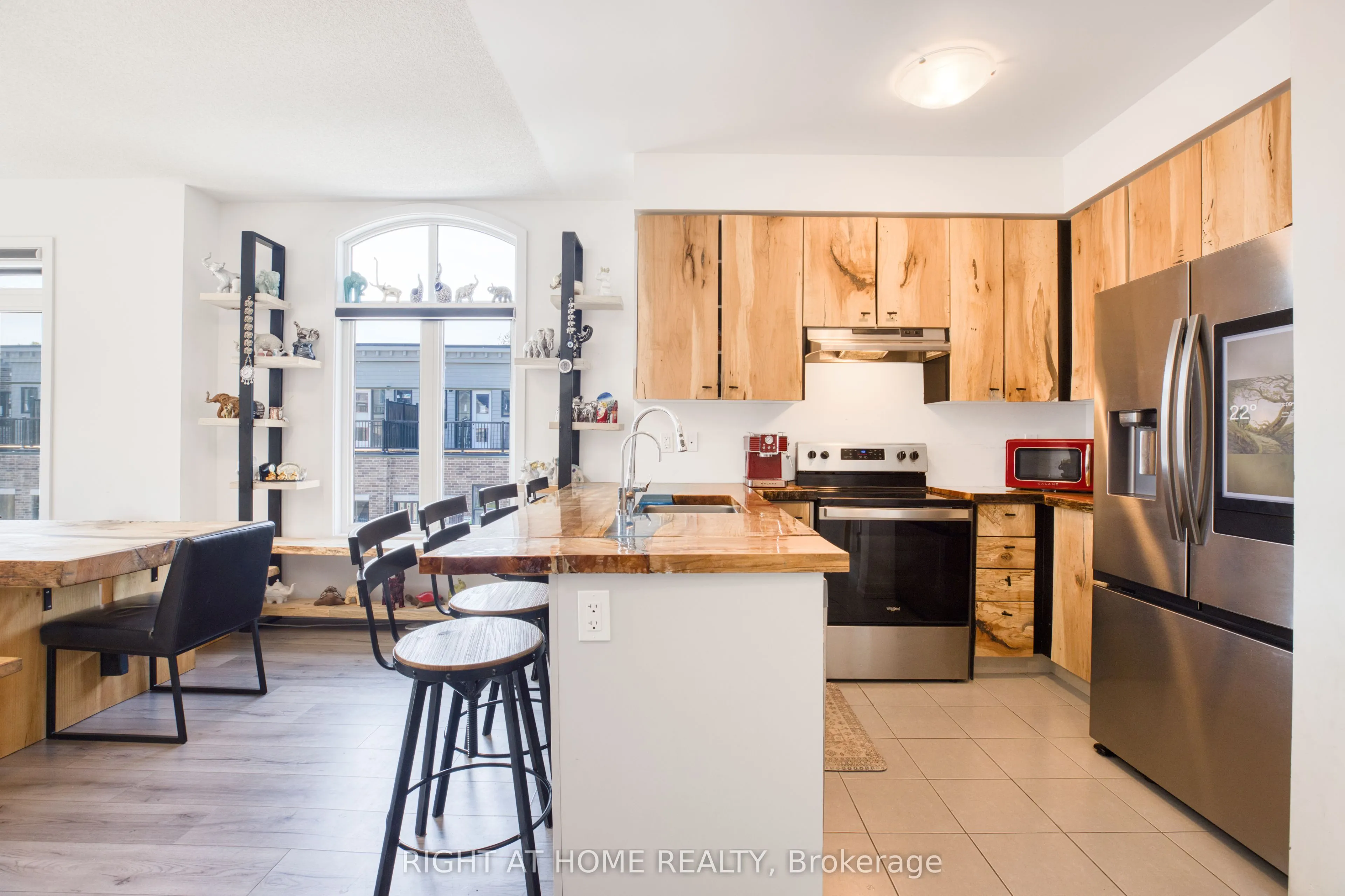 21 Lyall Stokes Circle