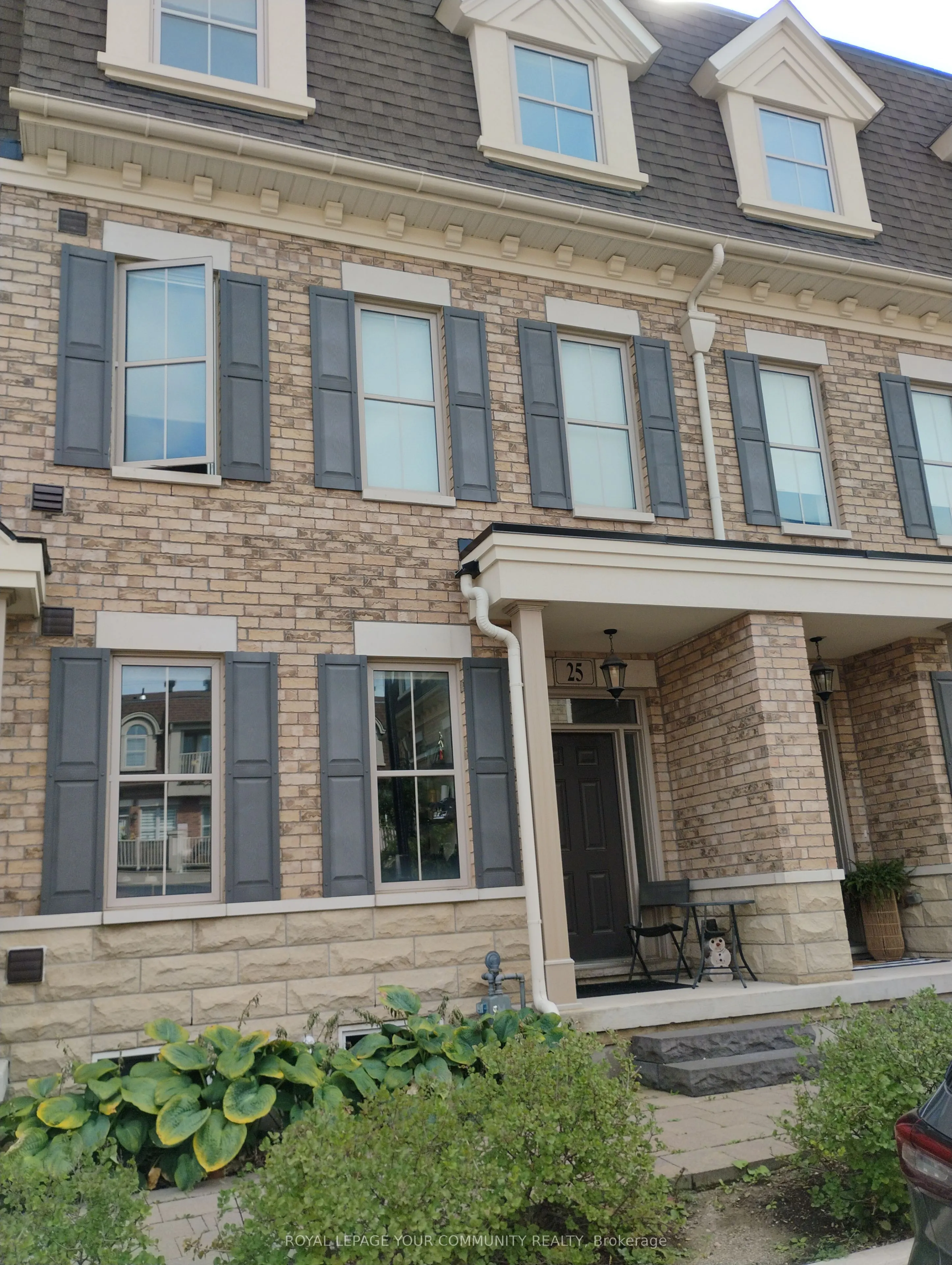 25 Amherst Circle
