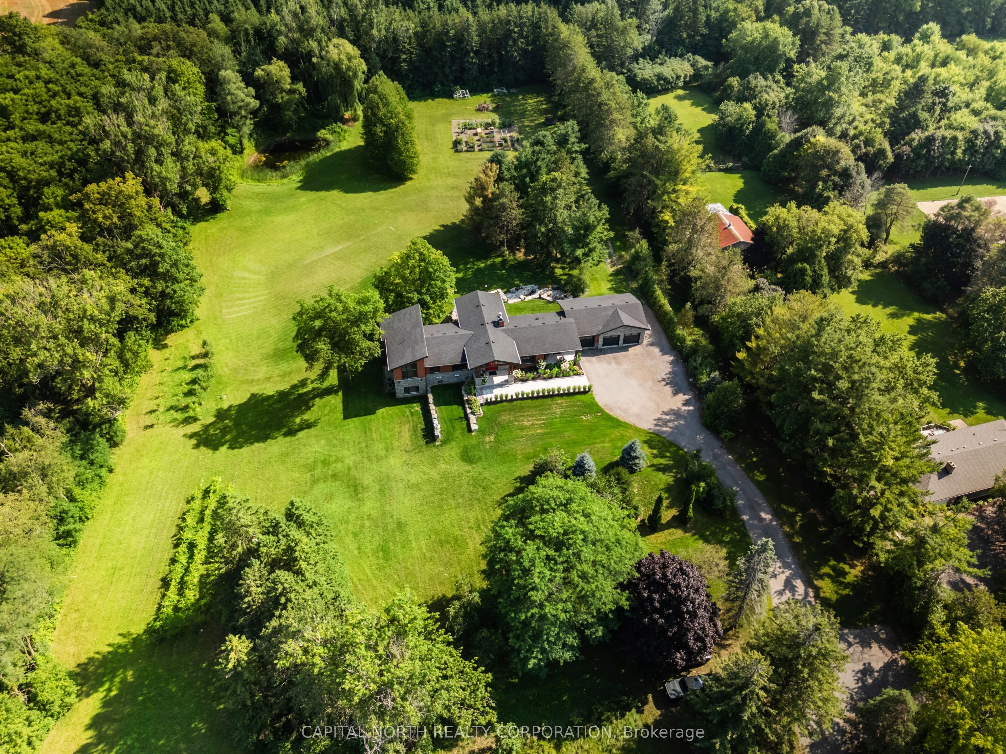 2135 17th Side Road
