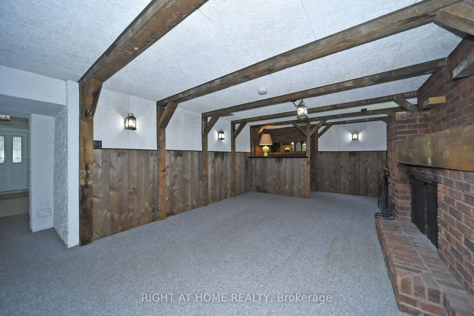 102 Romfield Circuit