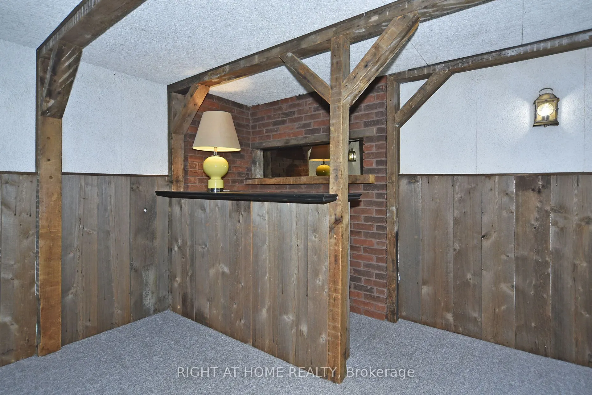 102 Romfield Circuit
