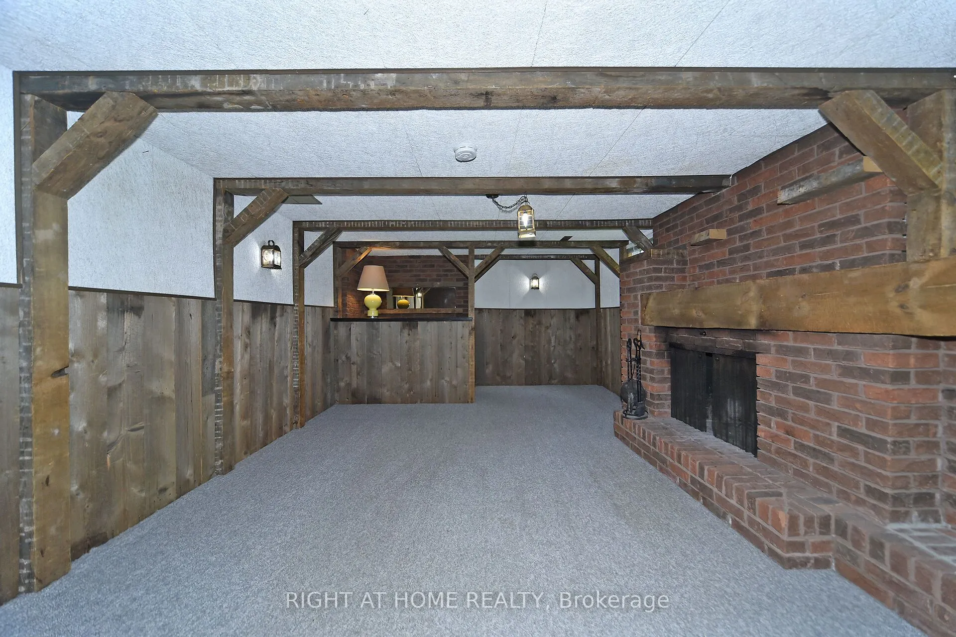 102 Romfield Circuit