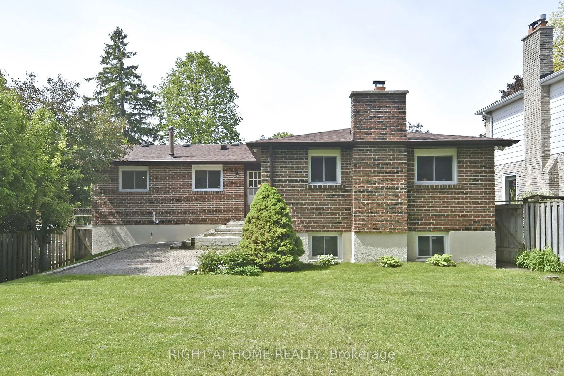 102 Romfield Circuit