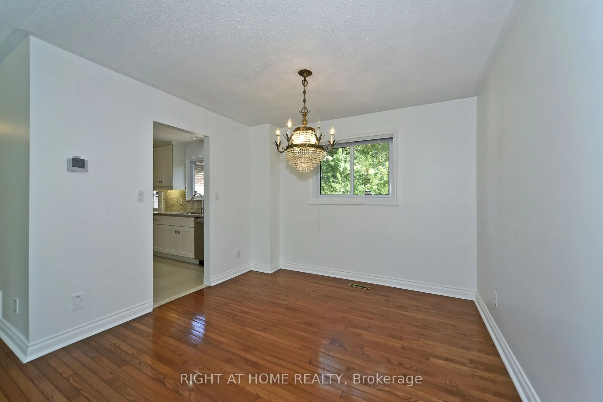102 Romfield Circuit