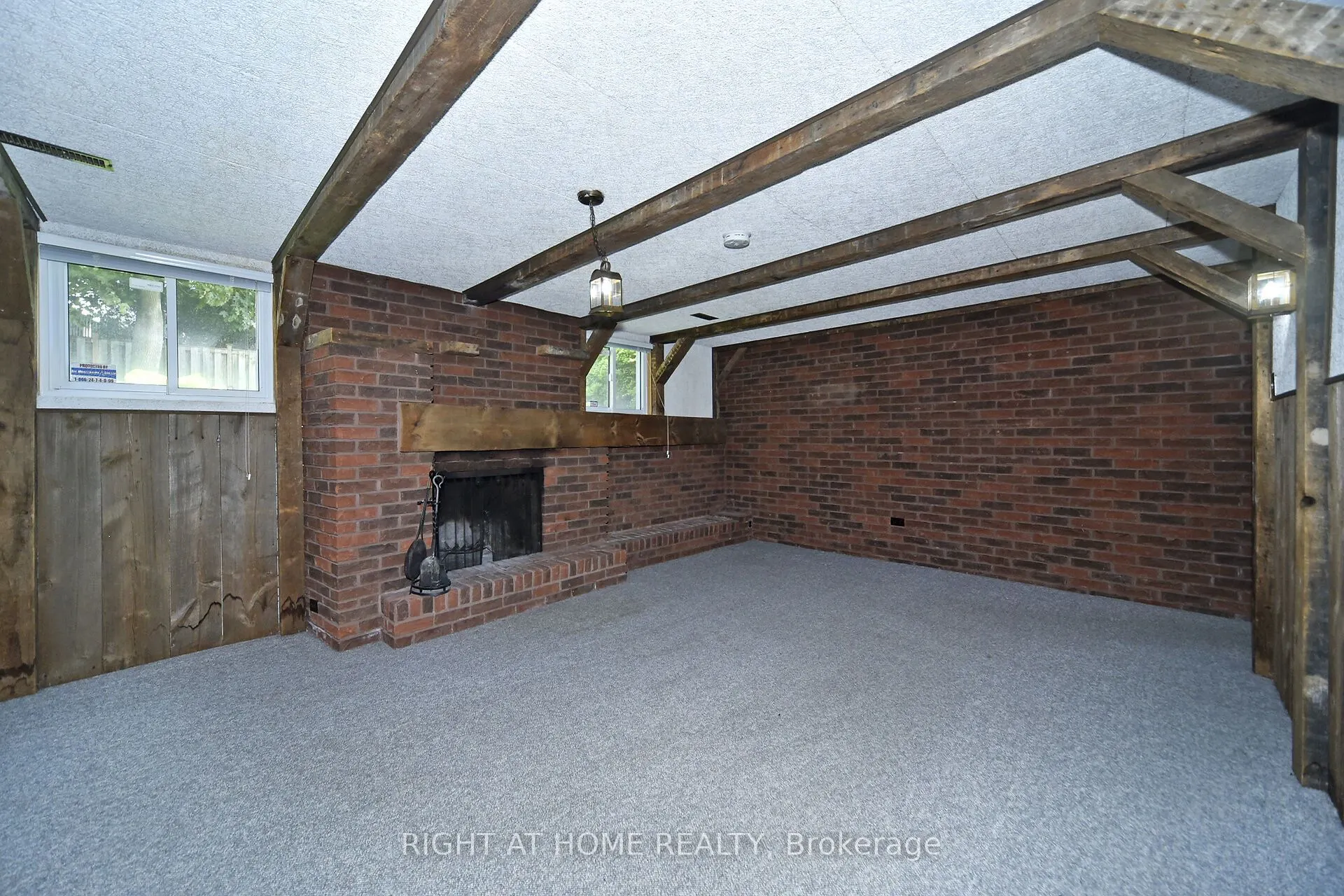 102 Romfield Circuit