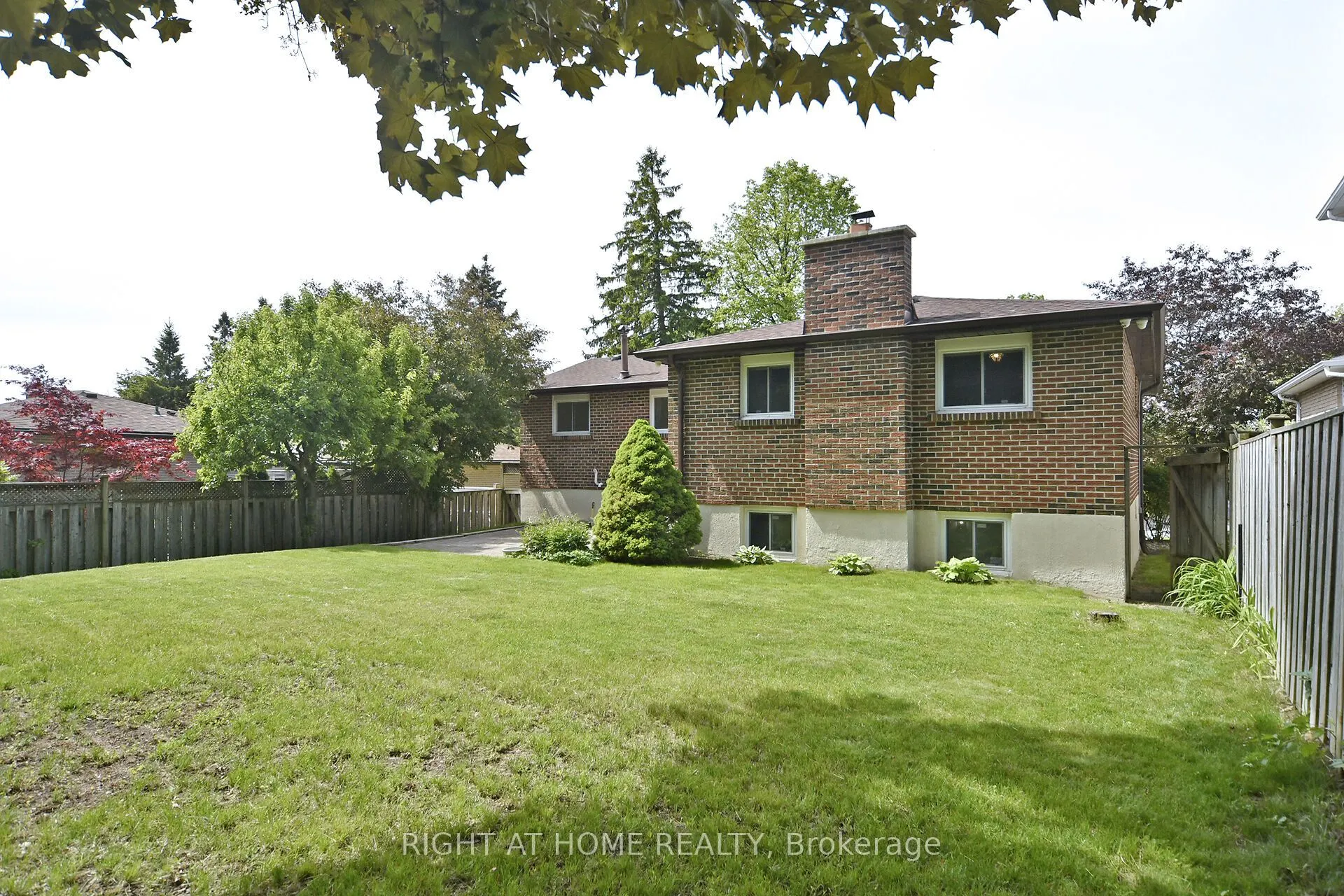 102 Romfield Circuit
