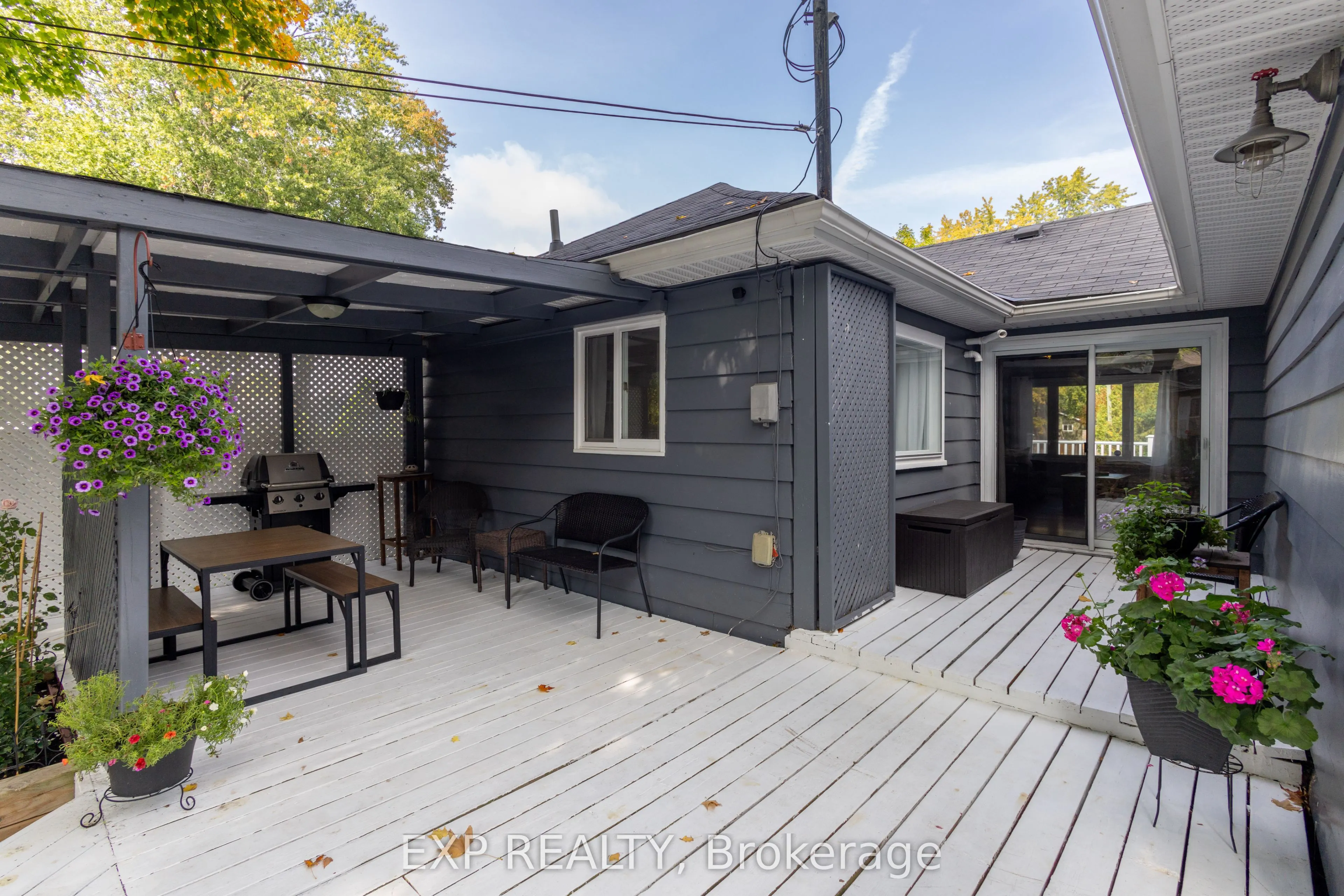 261 Glenwoods Avenue