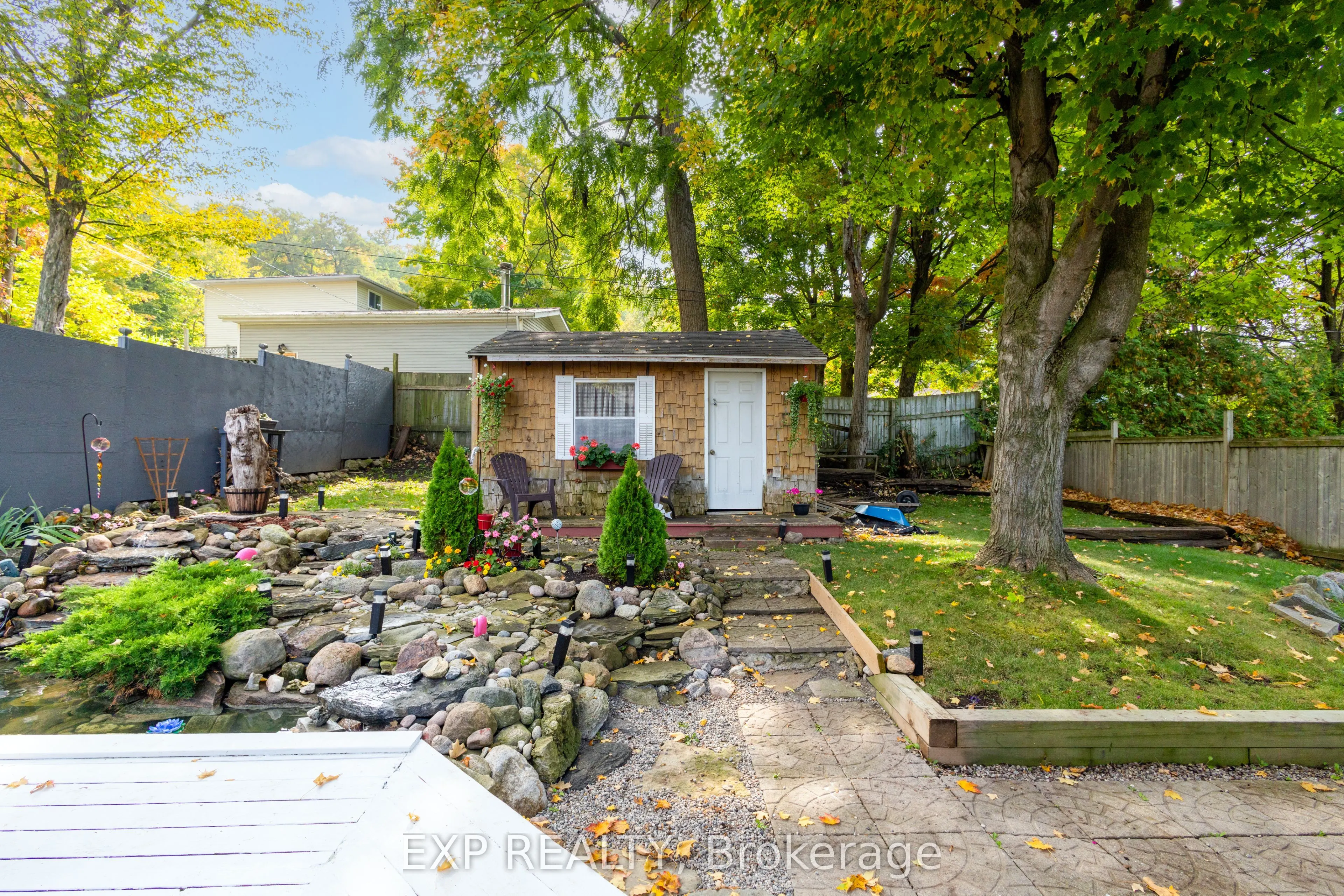 261 Glenwoods Avenue