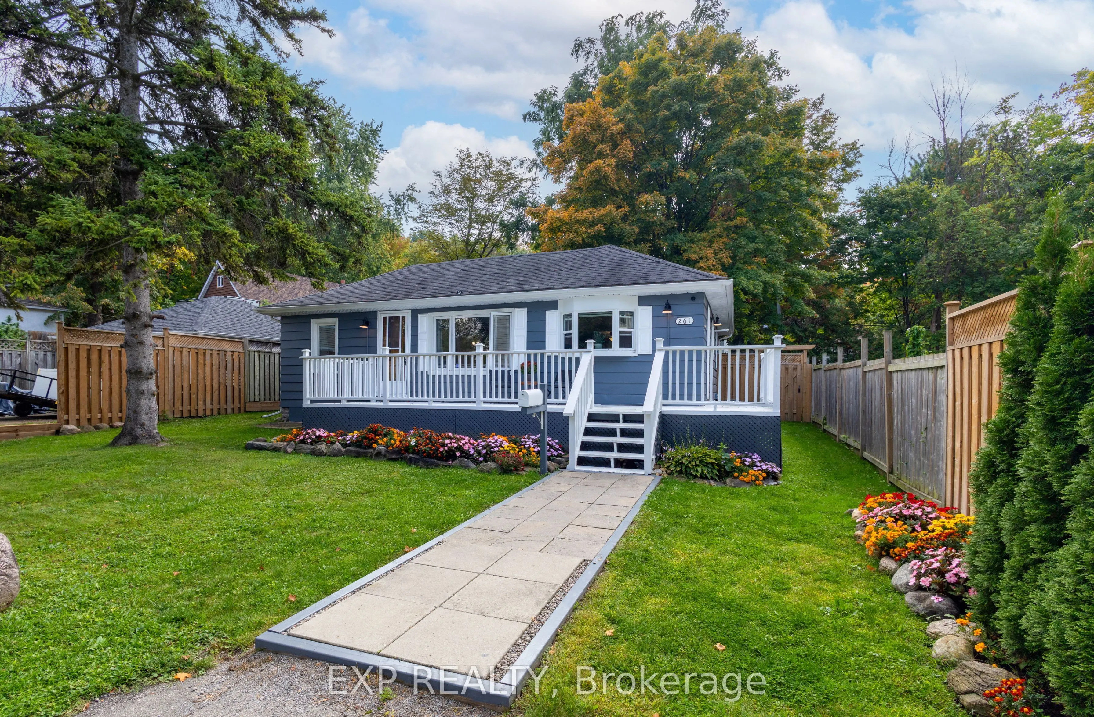 261 Glenwoods Avenue