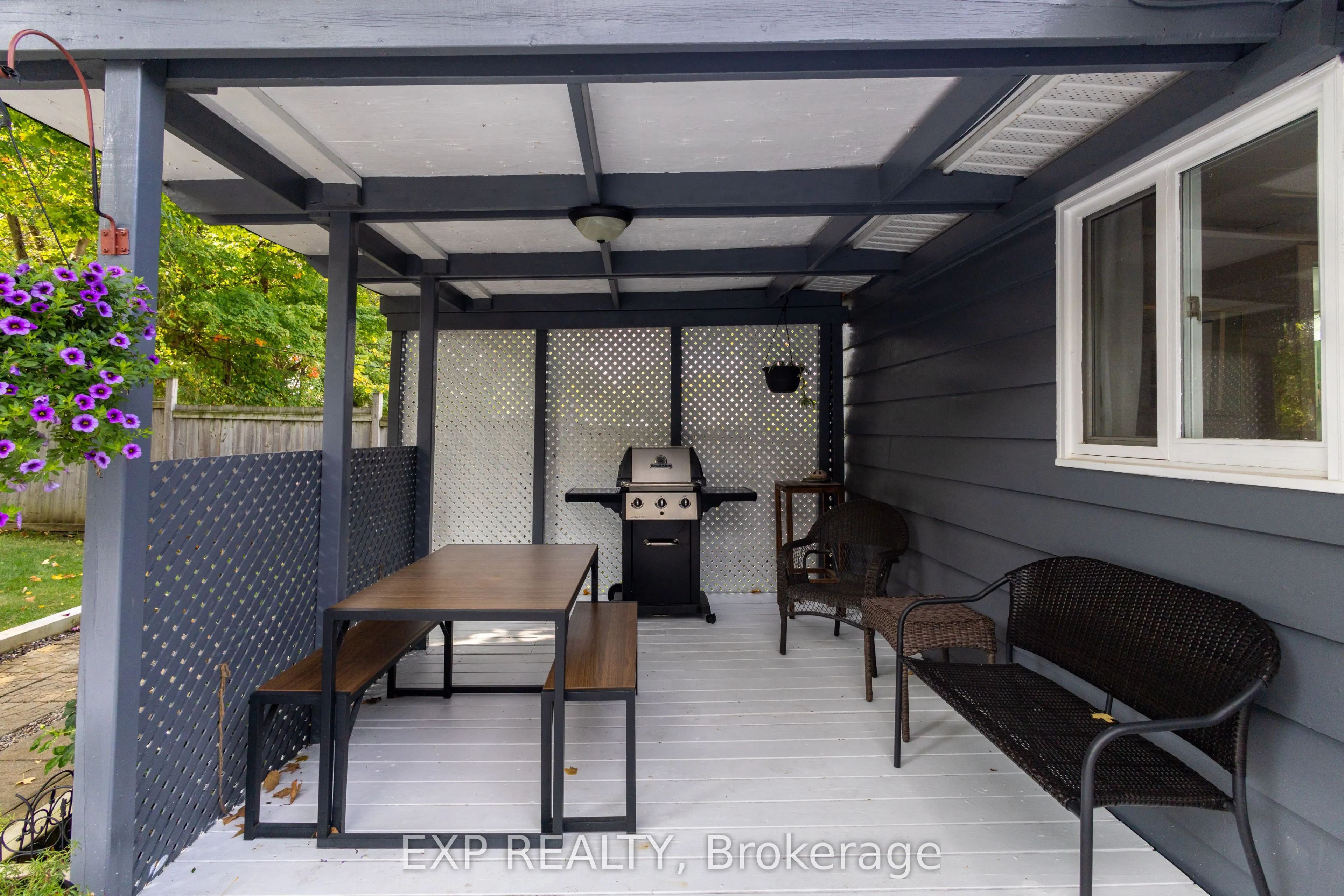 261 Glenwoods Avenue
