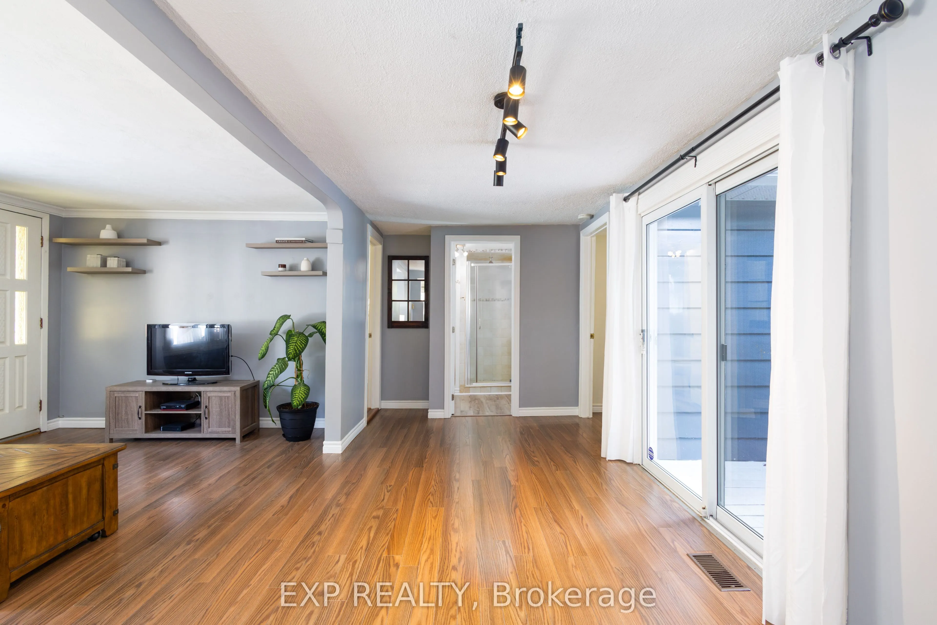 261 Glenwoods Avenue
