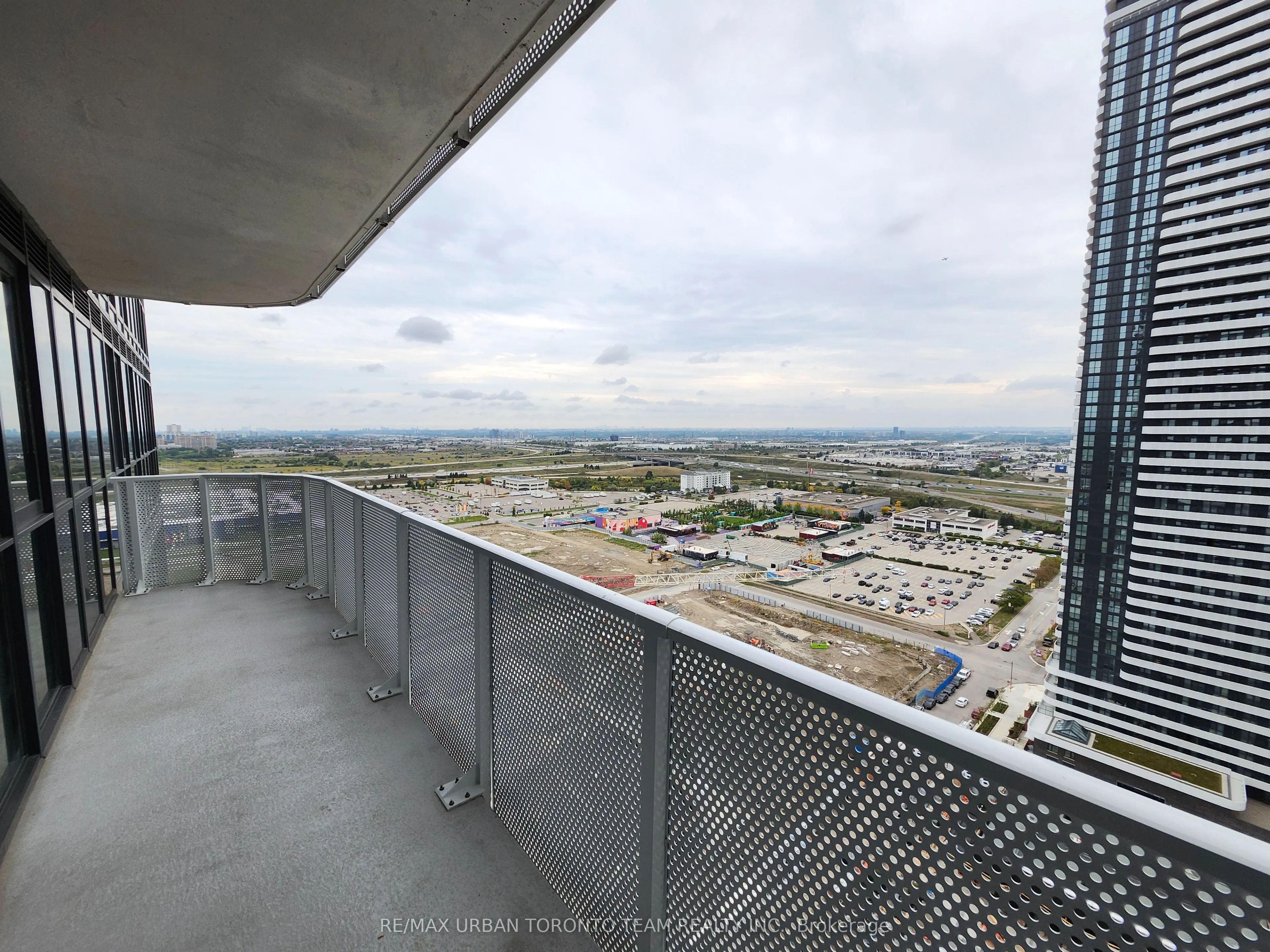 28 Interchange Way, #2615