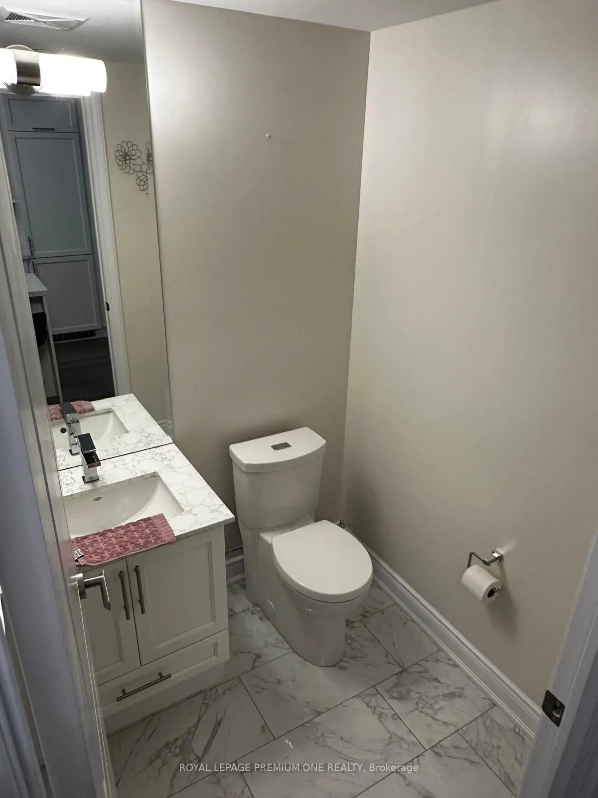 9085 Jane Street, #402