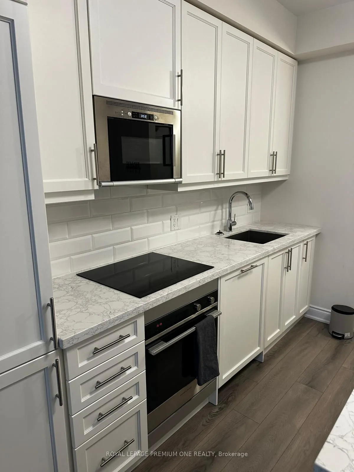 9085 Jane Street, #402