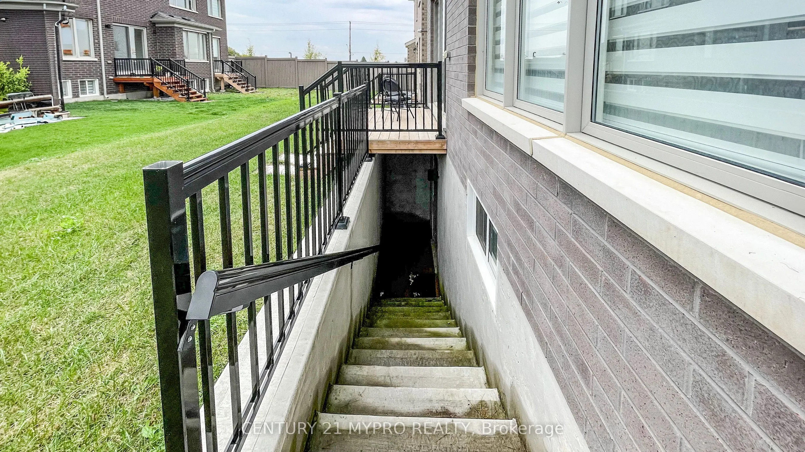 6 Longworth Avenue