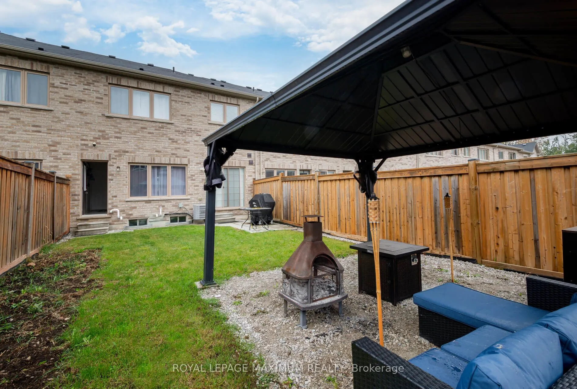 1518 Farrow Crescent