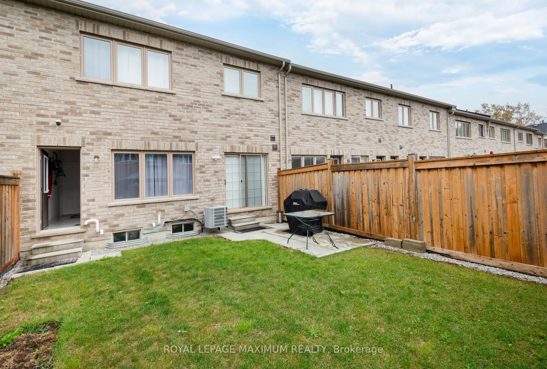 1518 Farrow Crescent