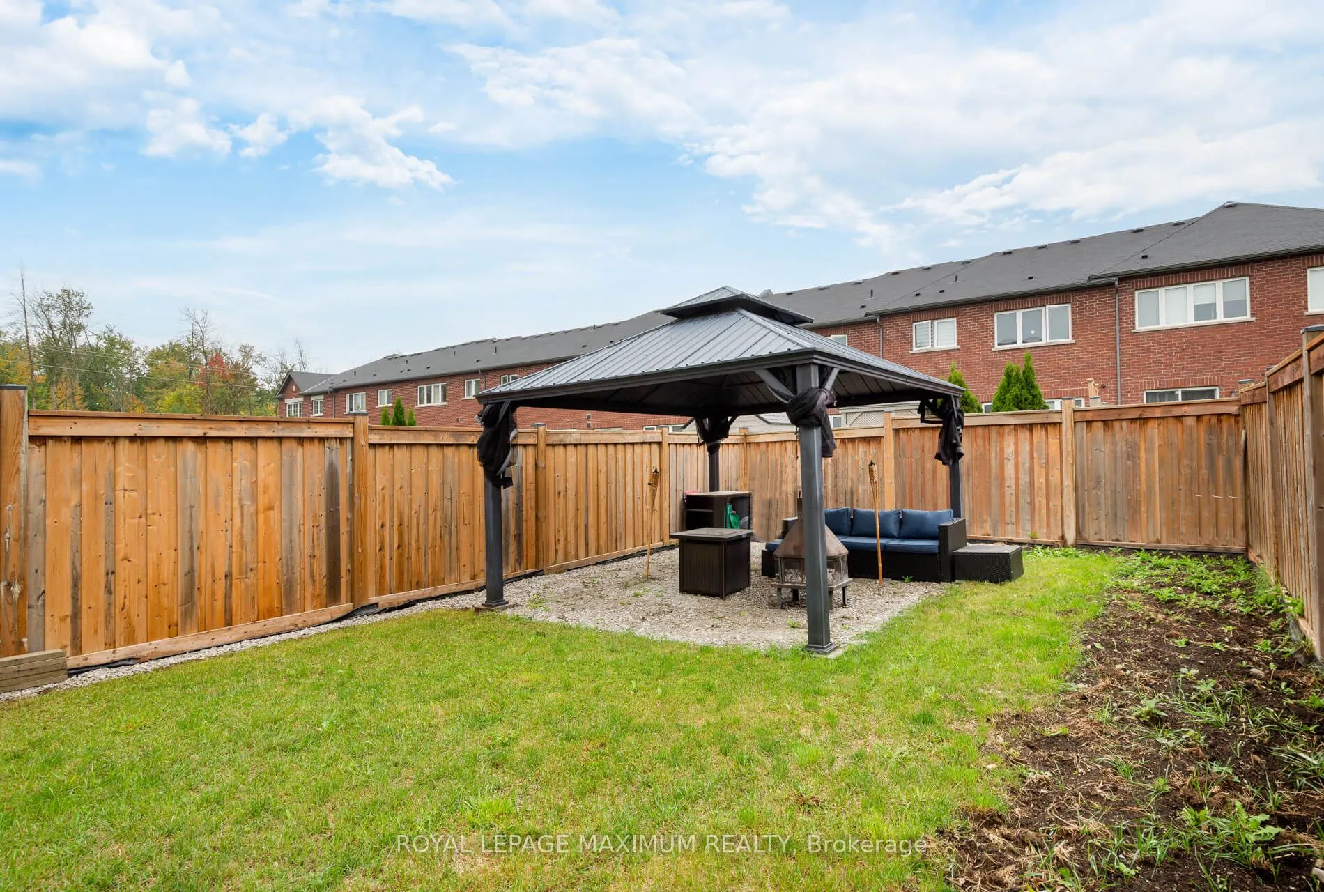 1518 Farrow Crescent