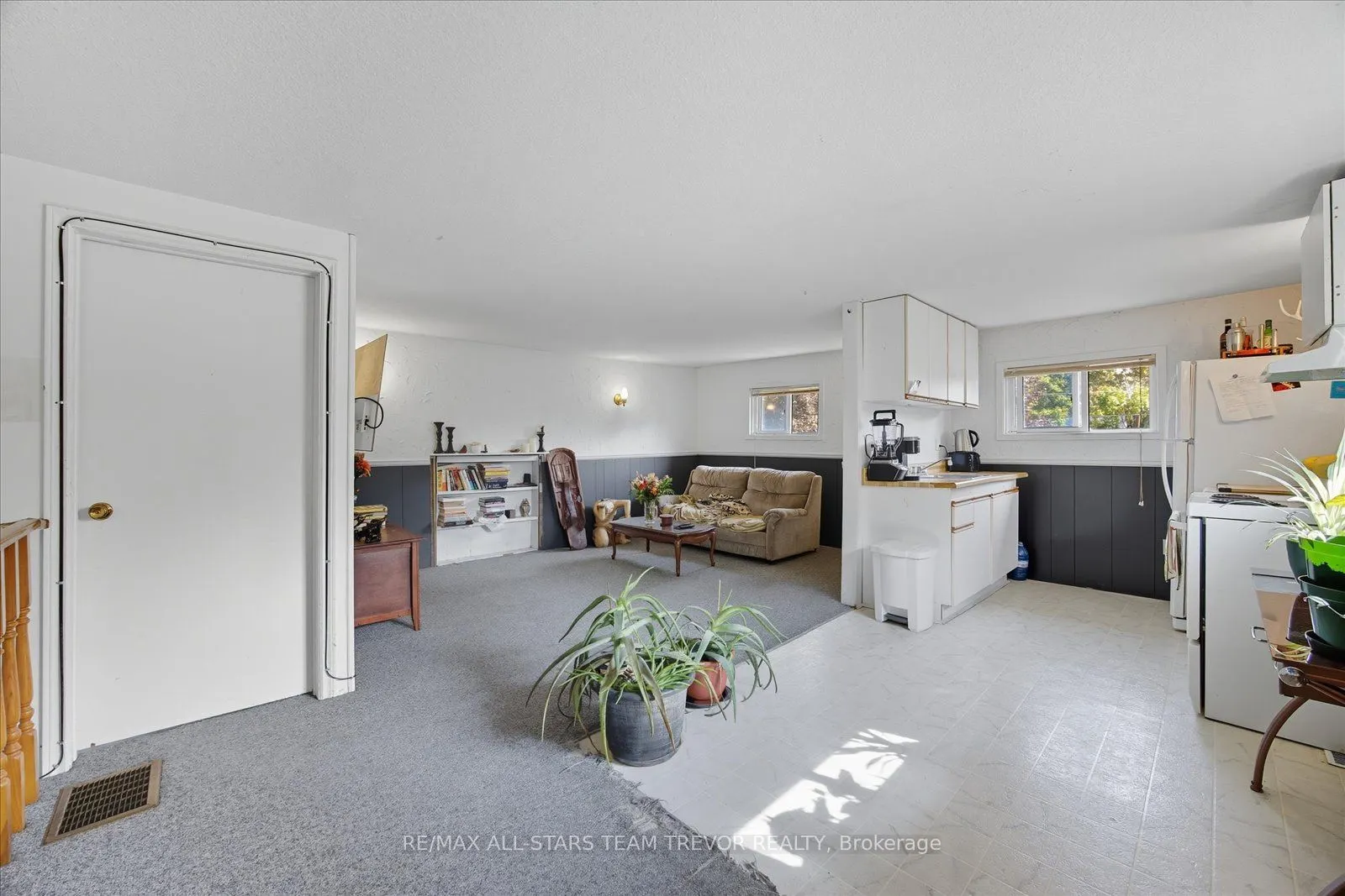 26 Metro Road N