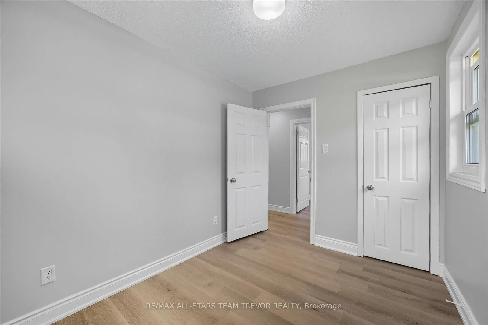 26 Metro Road N