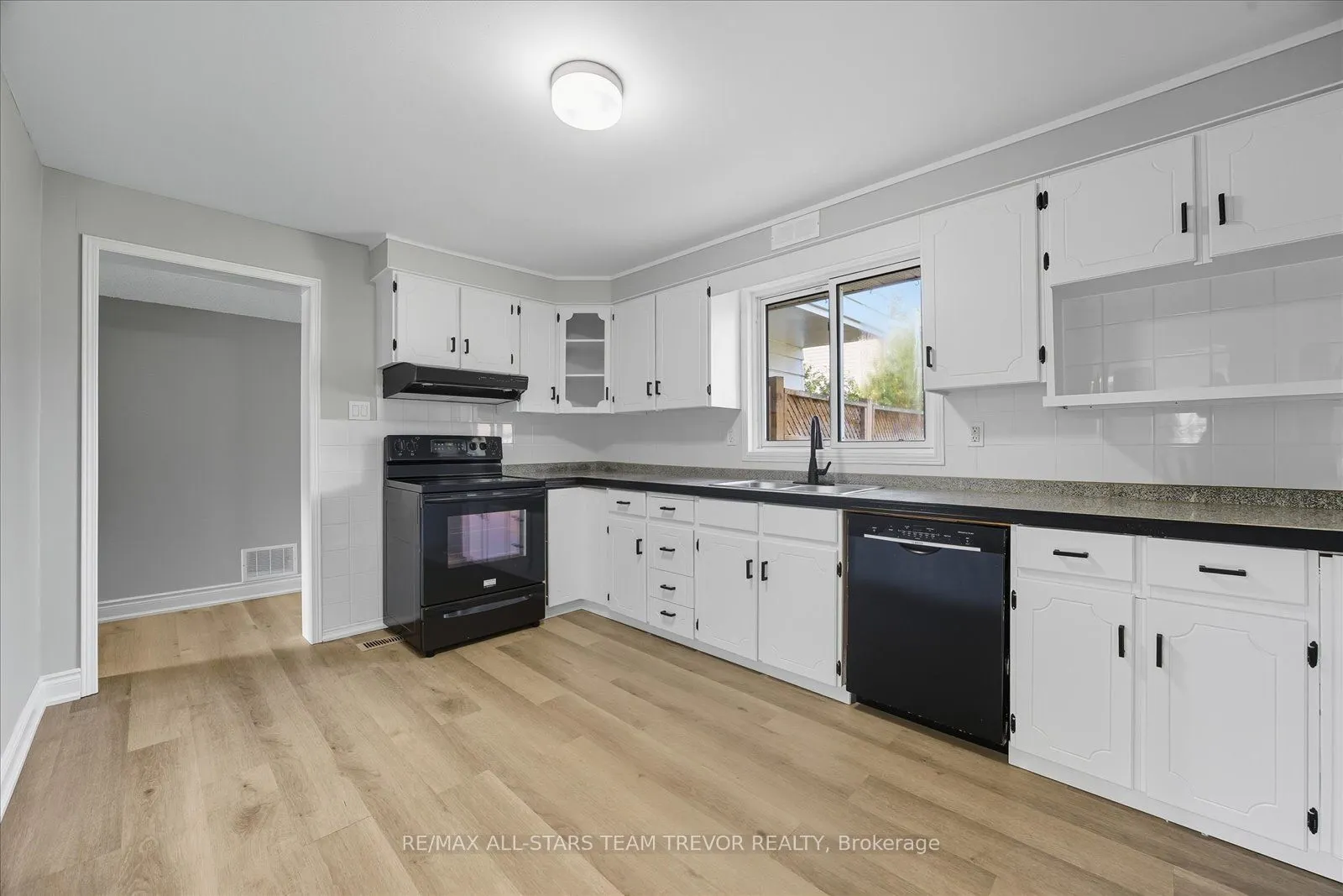 26 Metro Road N