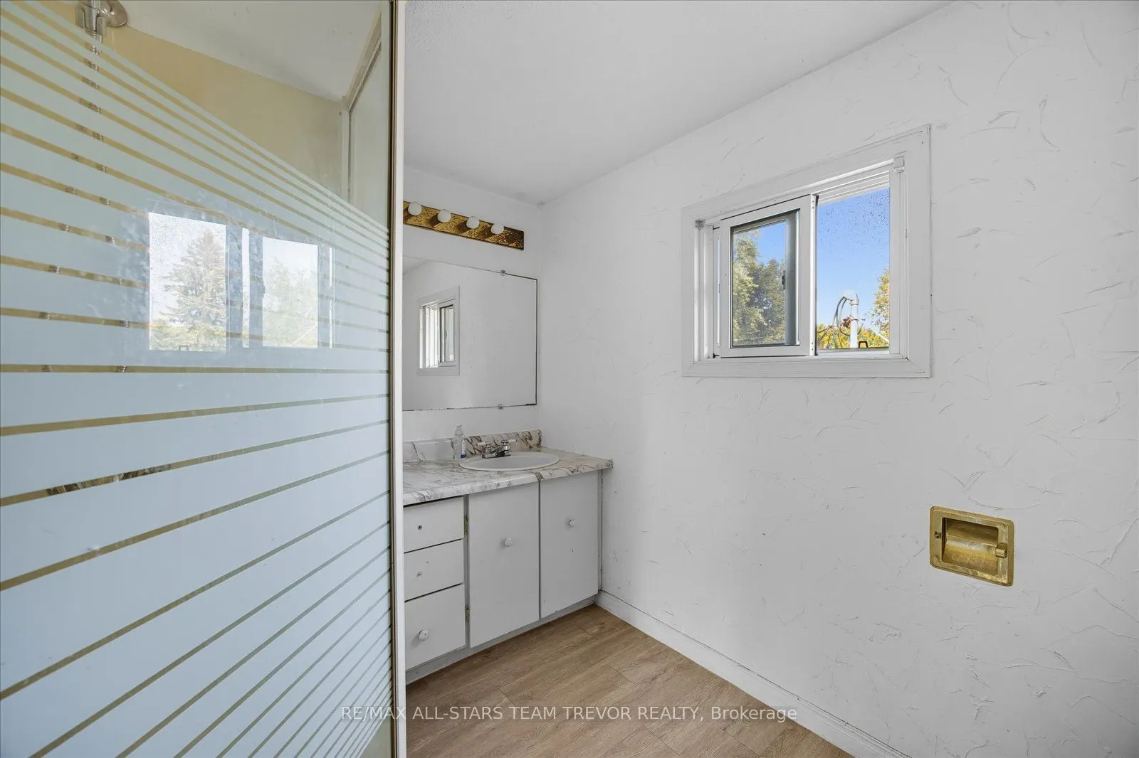 26 Metro Road N