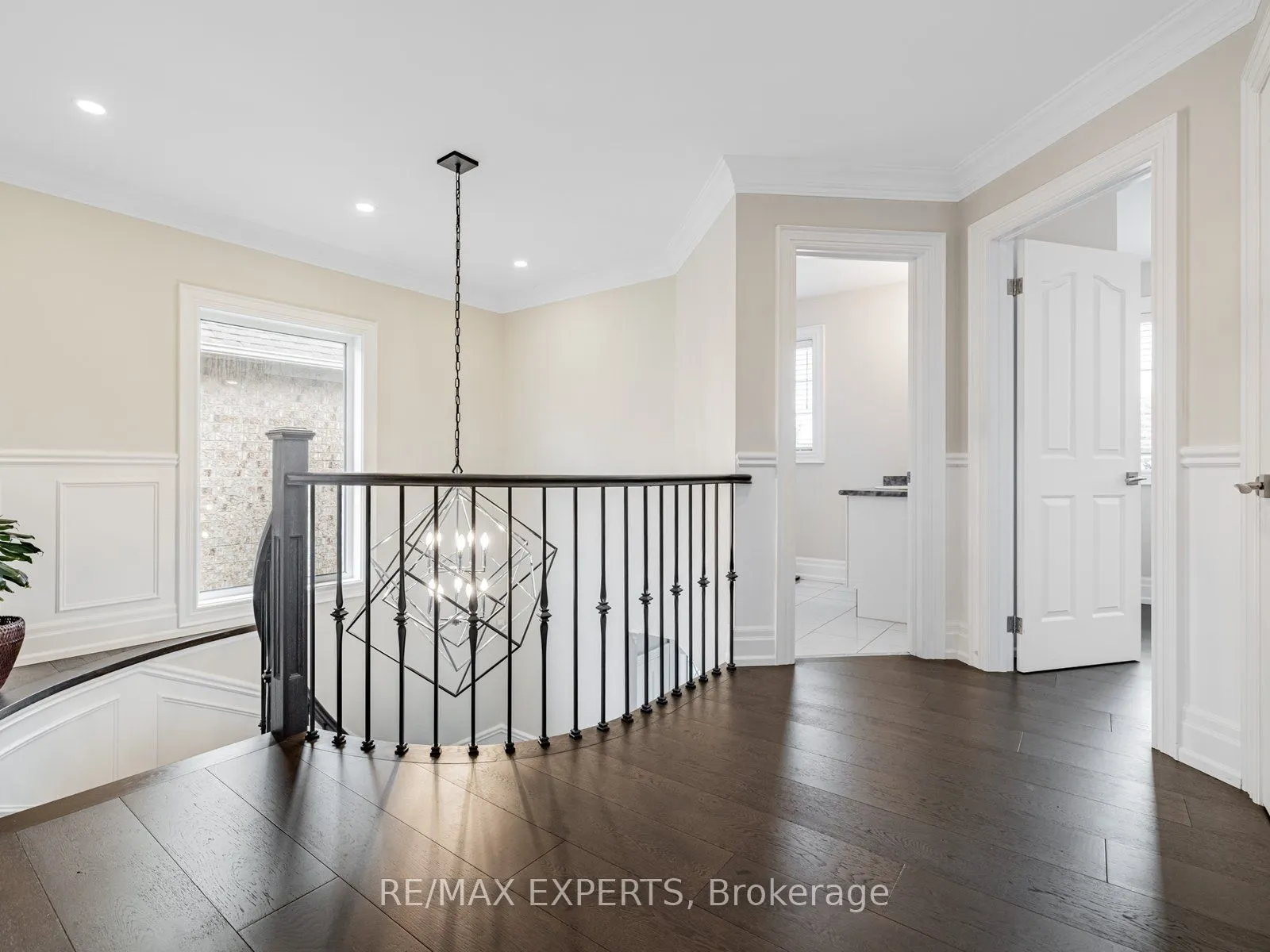6 Lookout Point Court