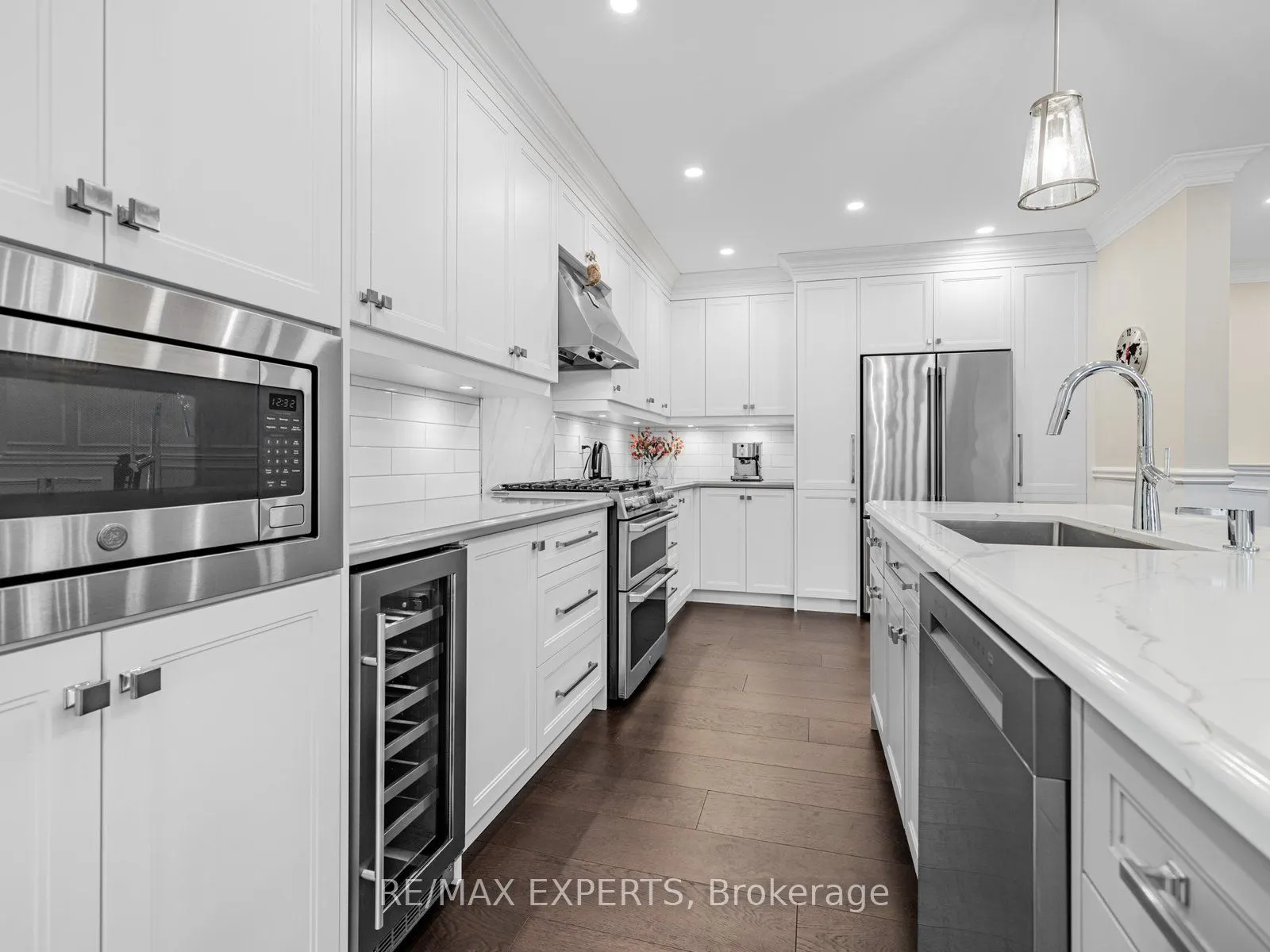6 Lookout Point Court