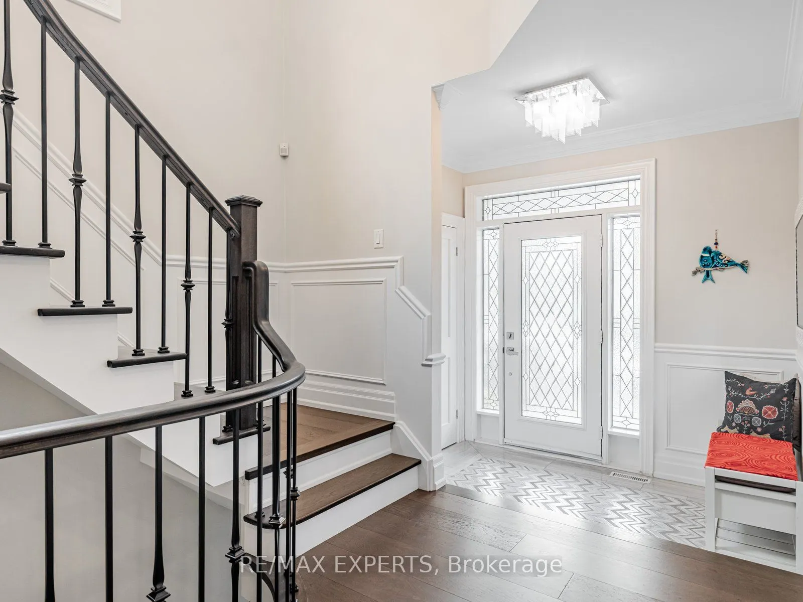 6 Lookout Point Court