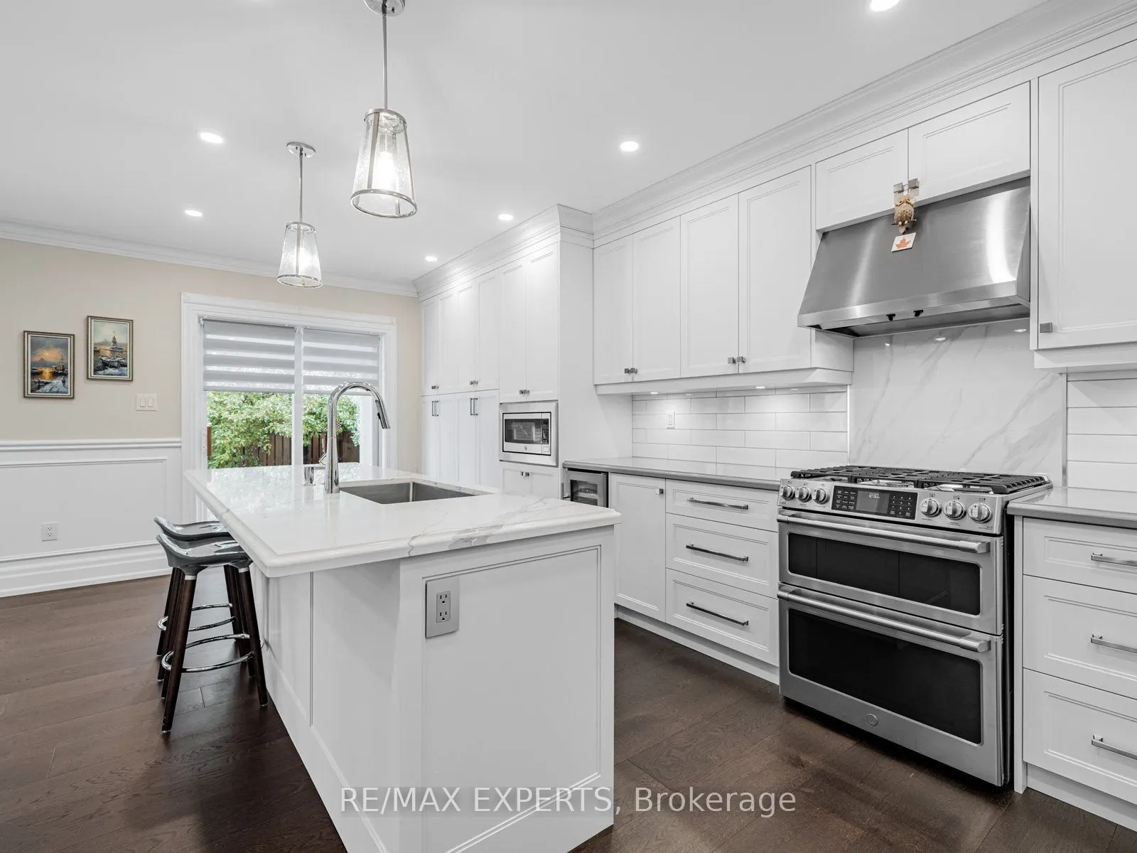 6 Lookout Point Court