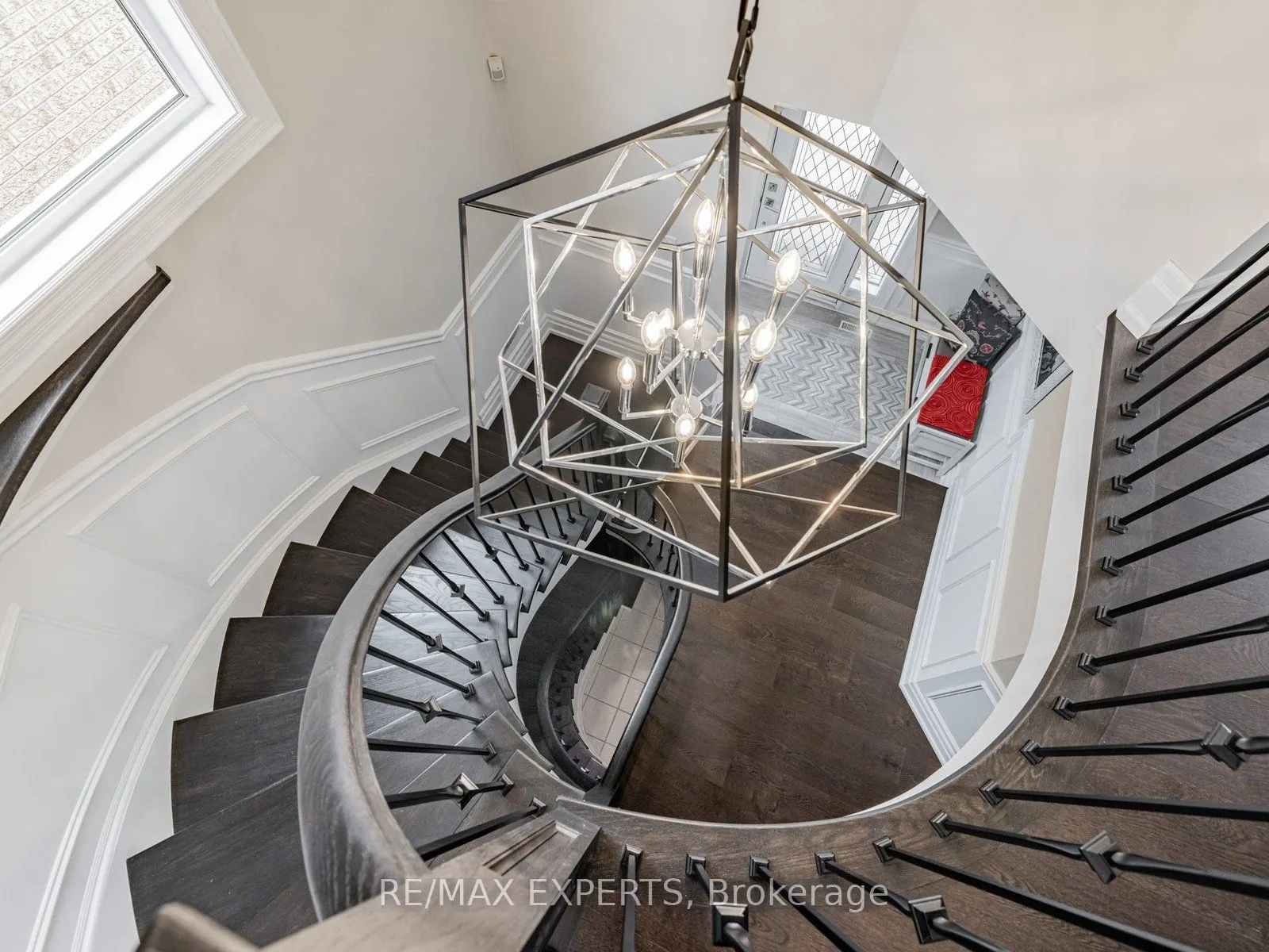 6 Lookout Point Court