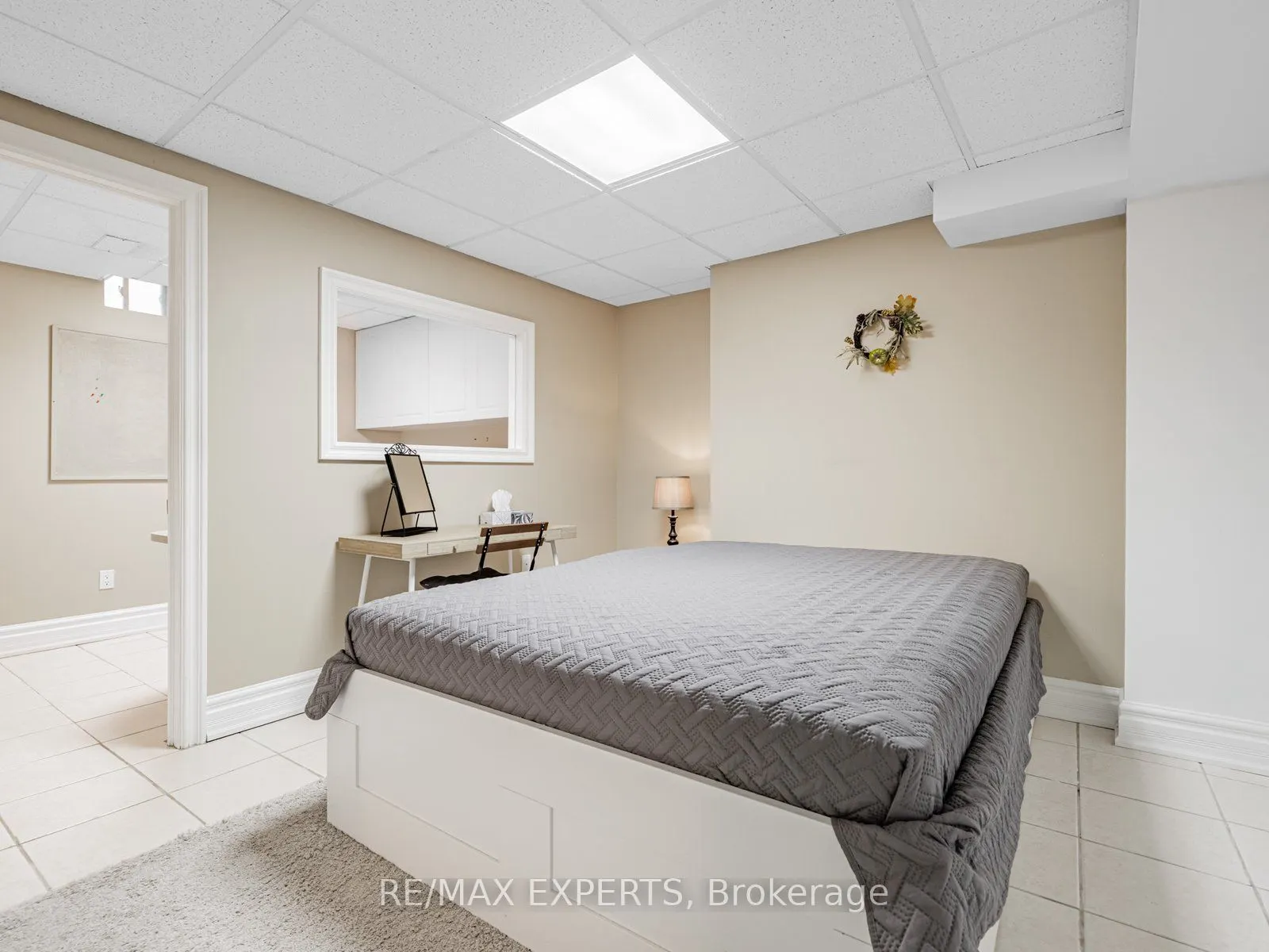 6 Lookout Point Court
