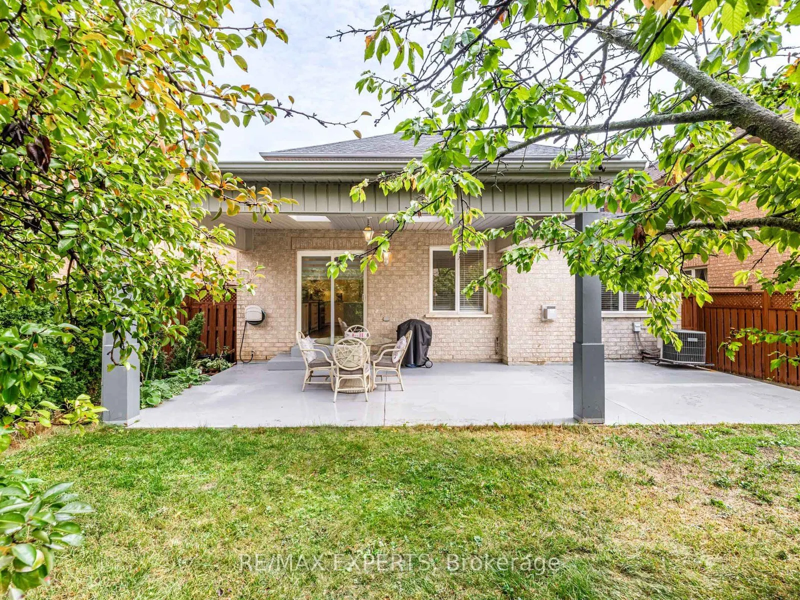 6 Lookout Point Court