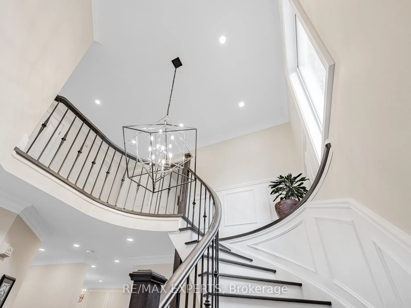 6 Lookout Point Court