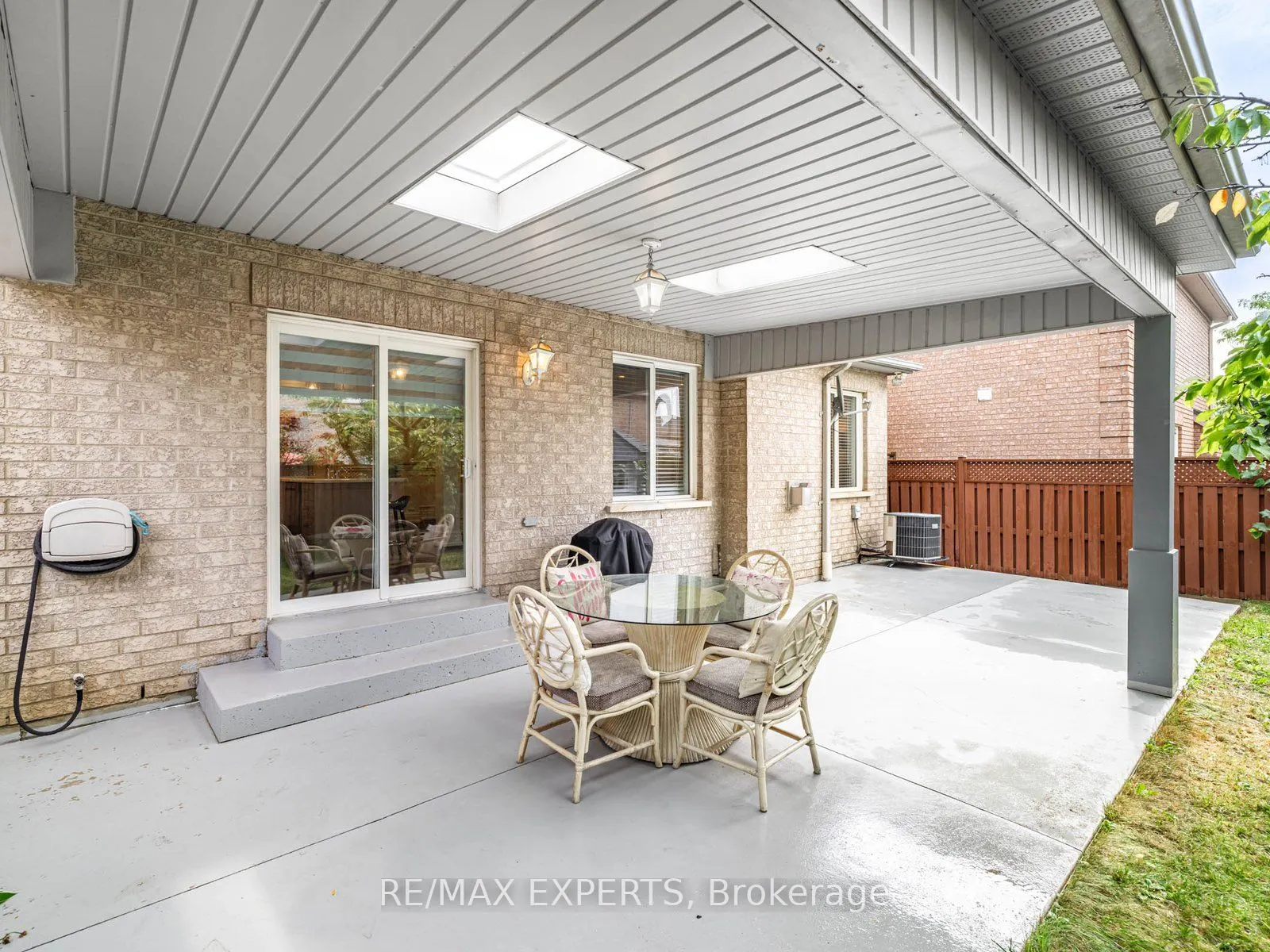6 Lookout Point Court