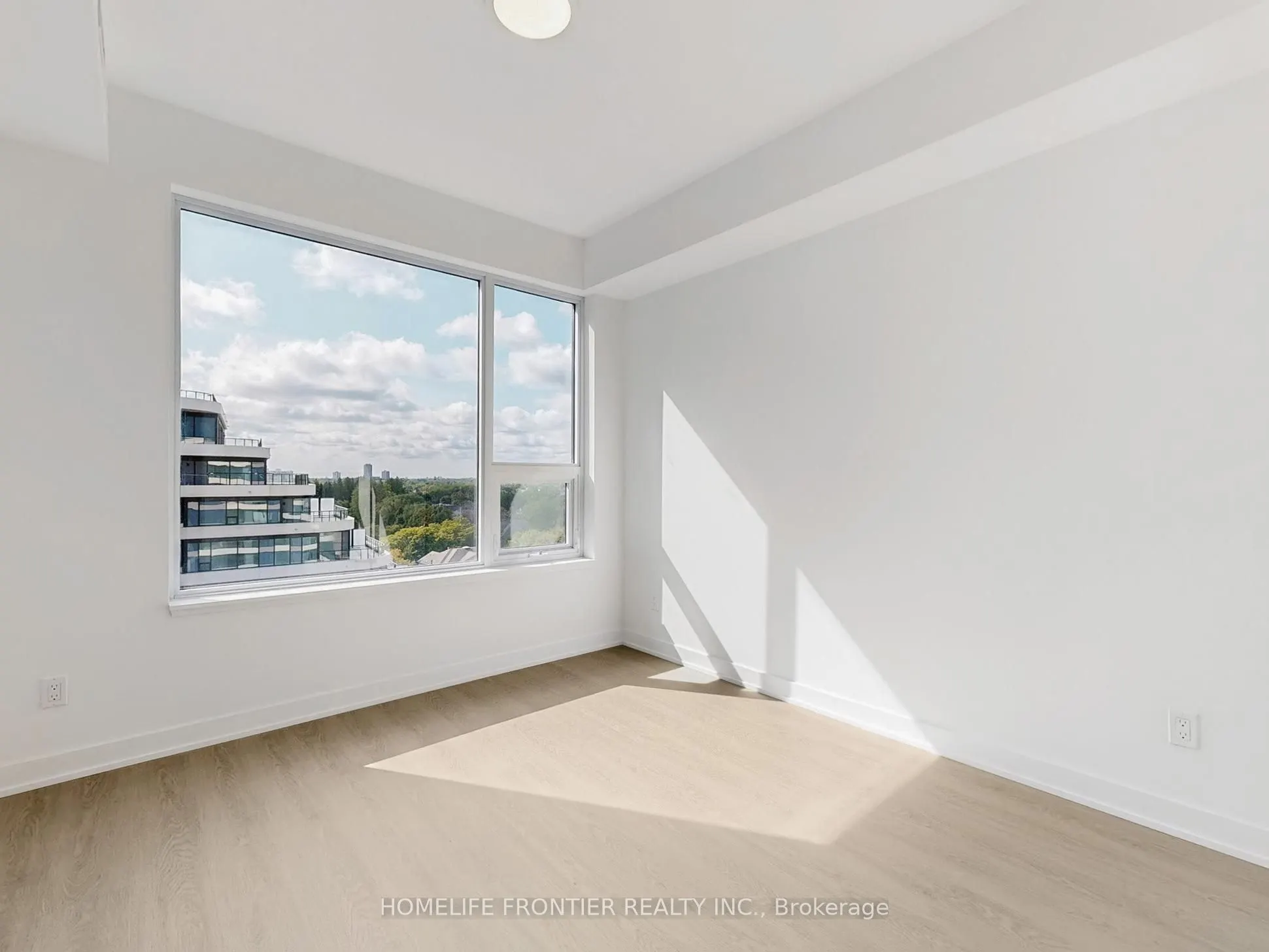 8188 Yonge Street, #802