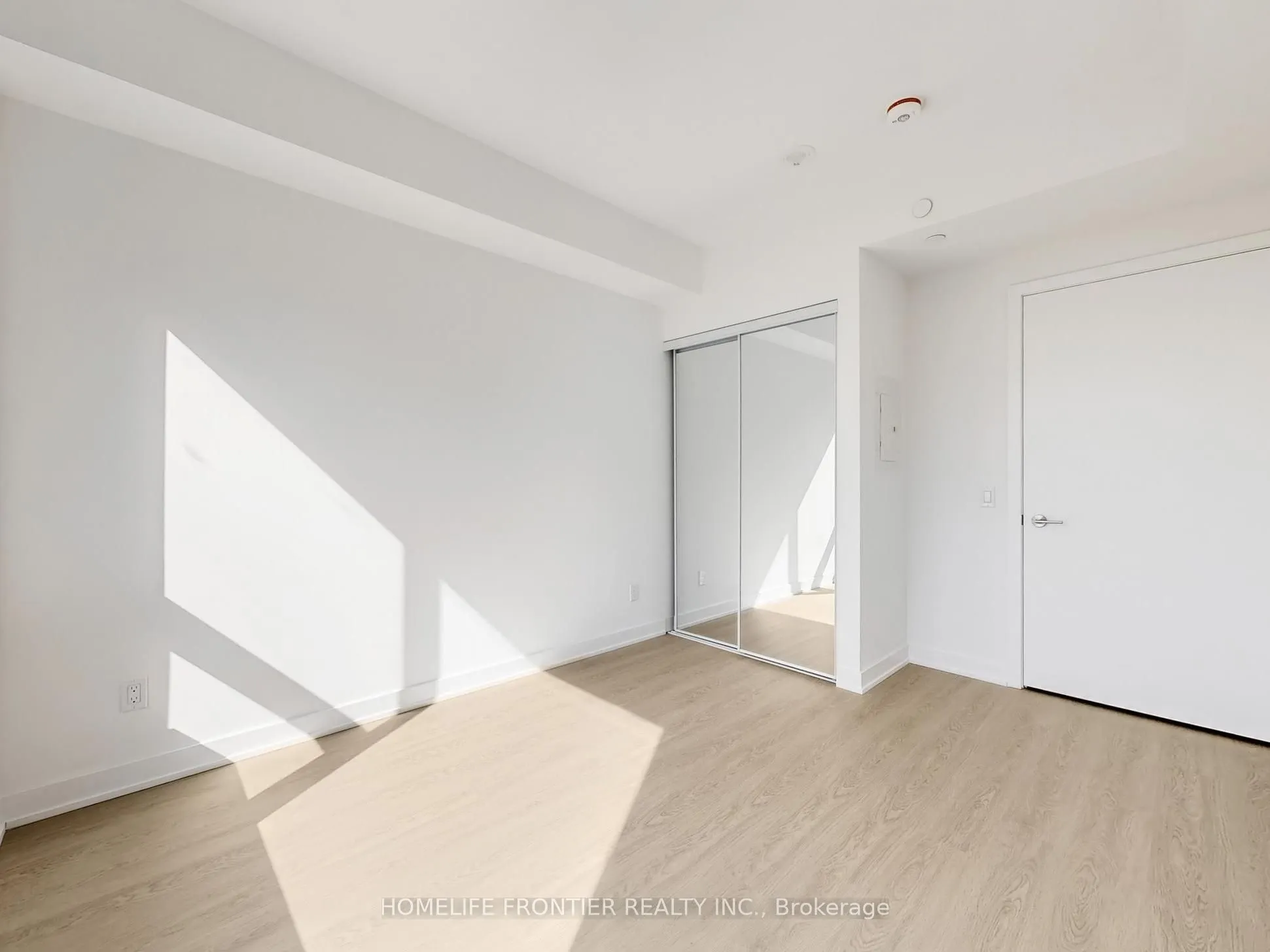 8188 Yonge Street, #802