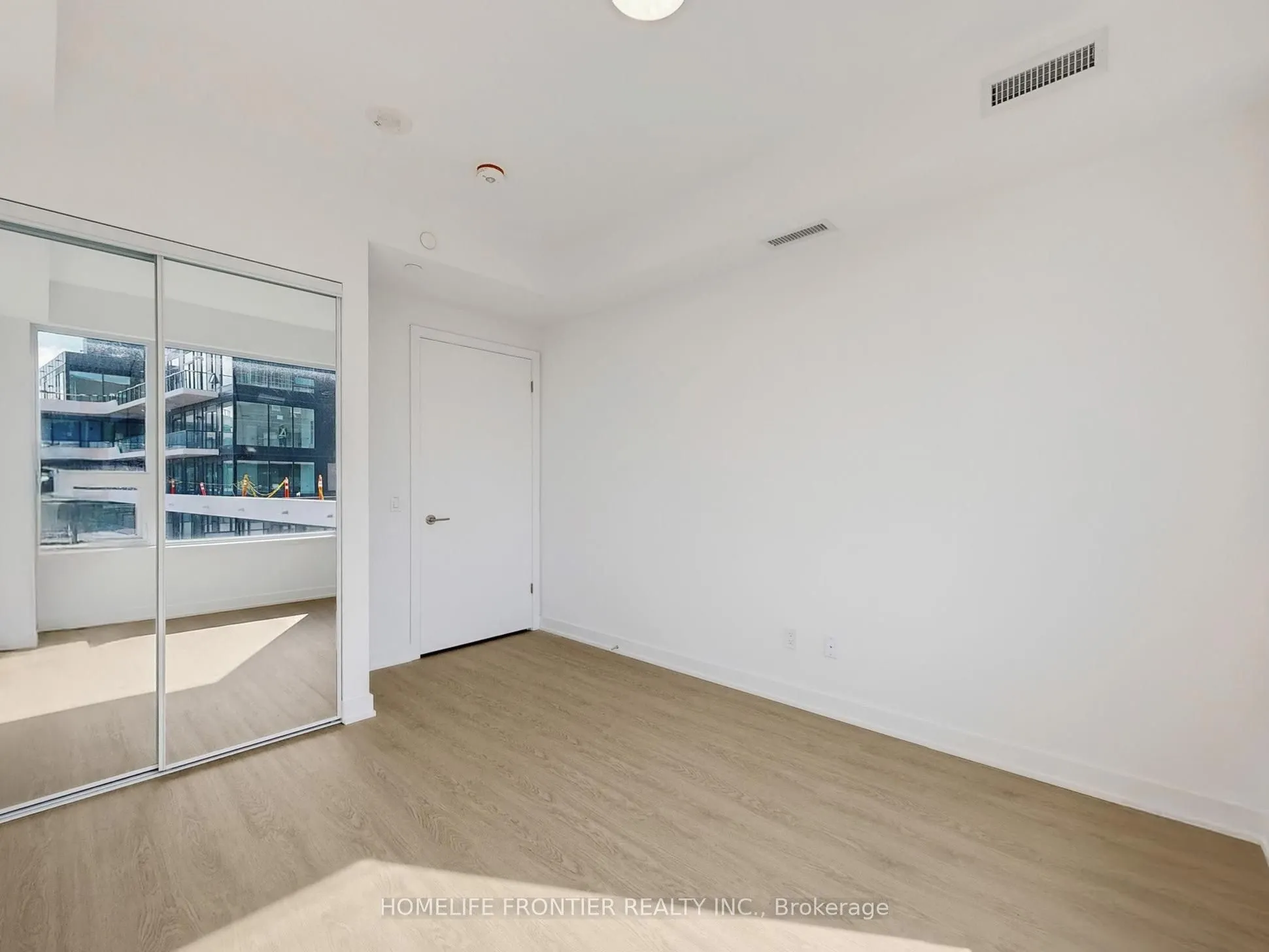 8188 Yonge Street, #802