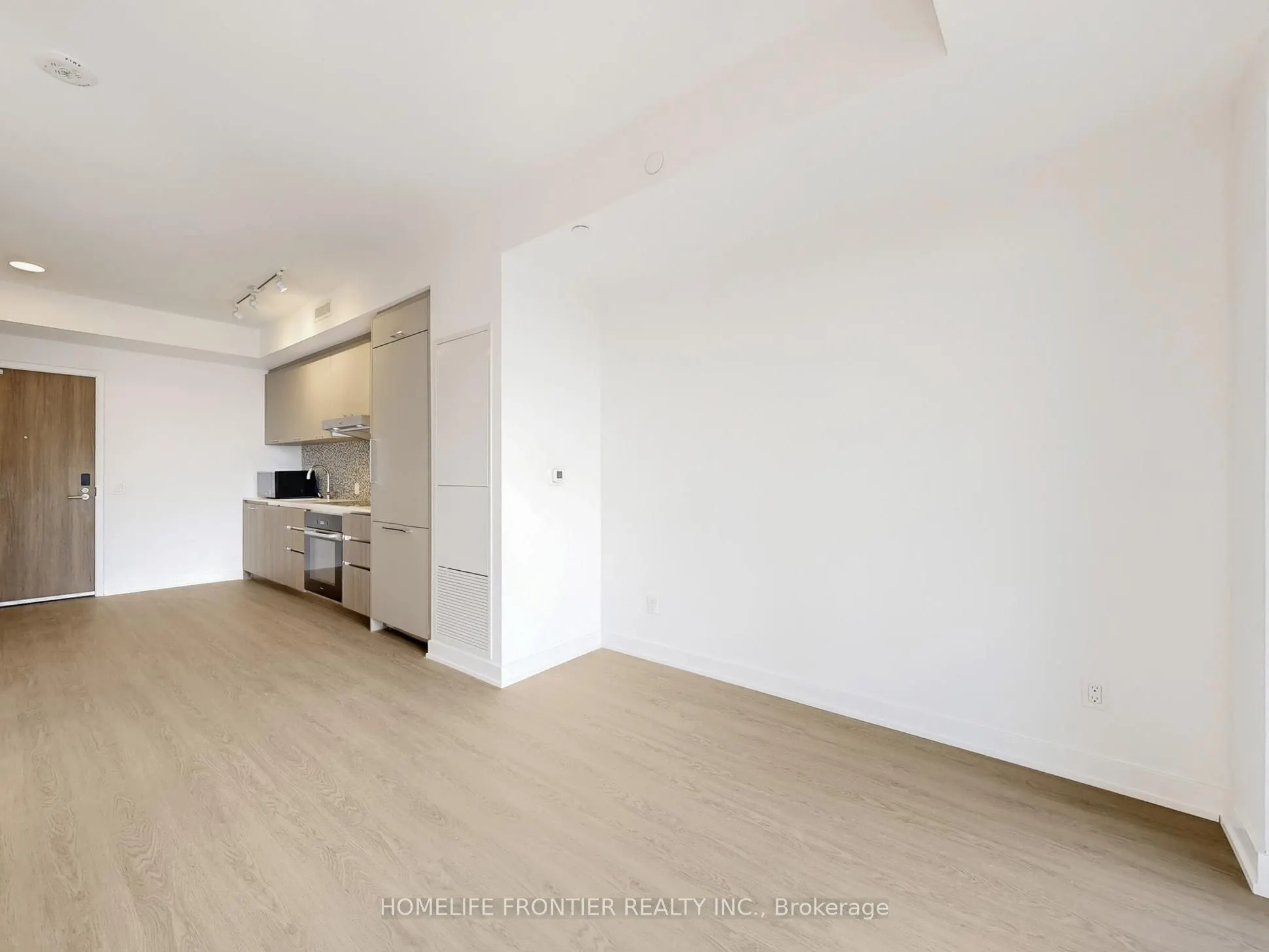 8188 Yonge Street, #802