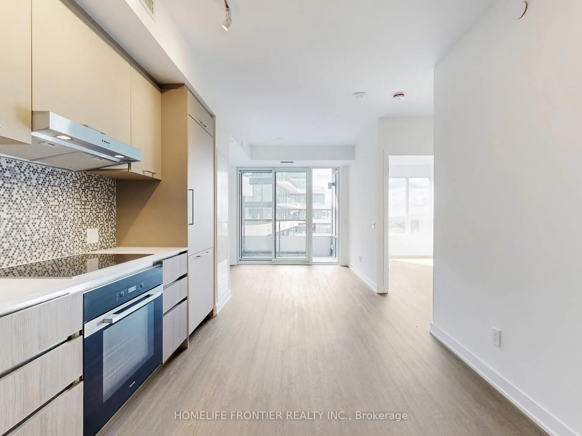8188 Yonge Street, #802