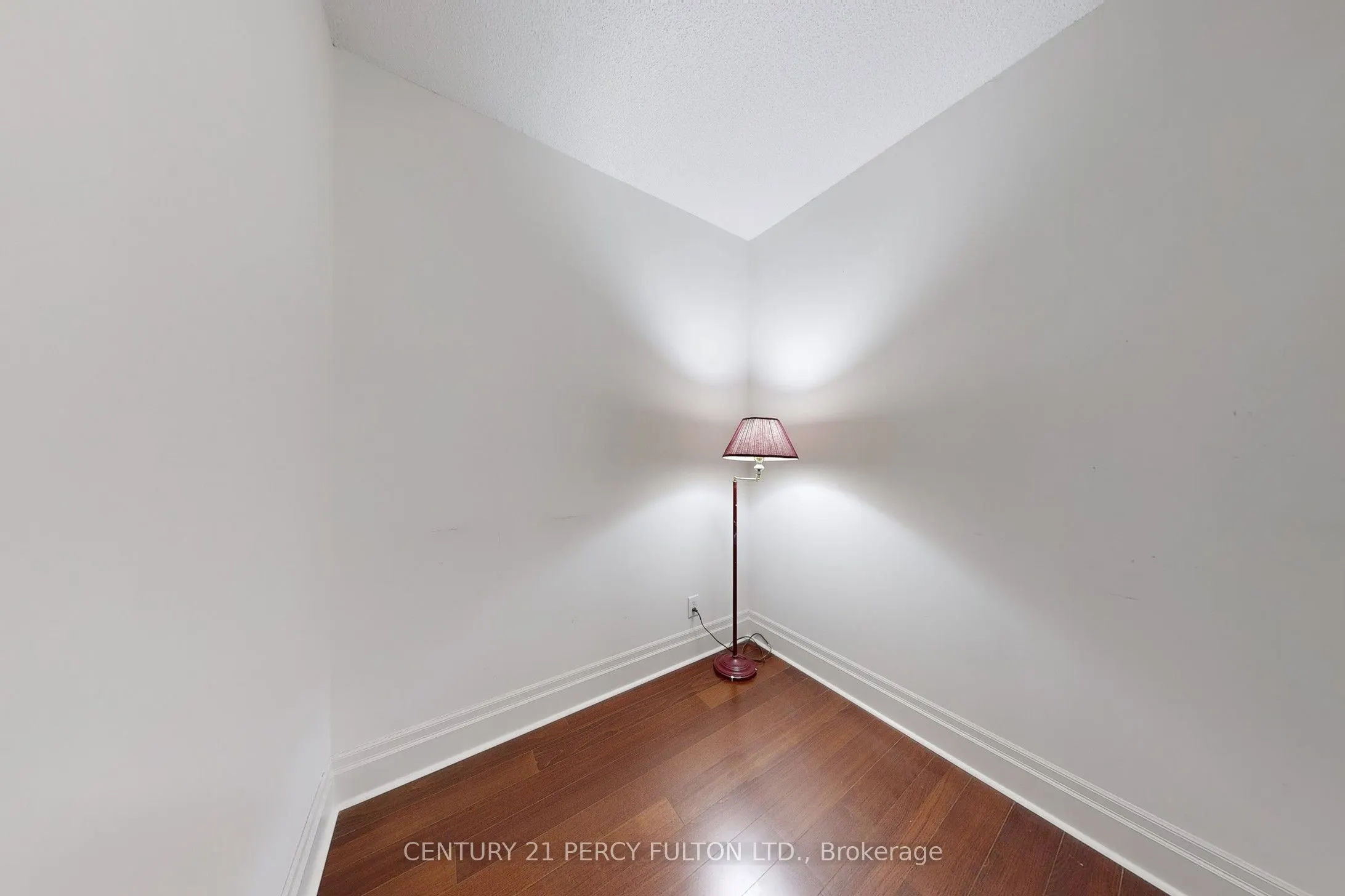 131 Upper Duke Crescent, #207