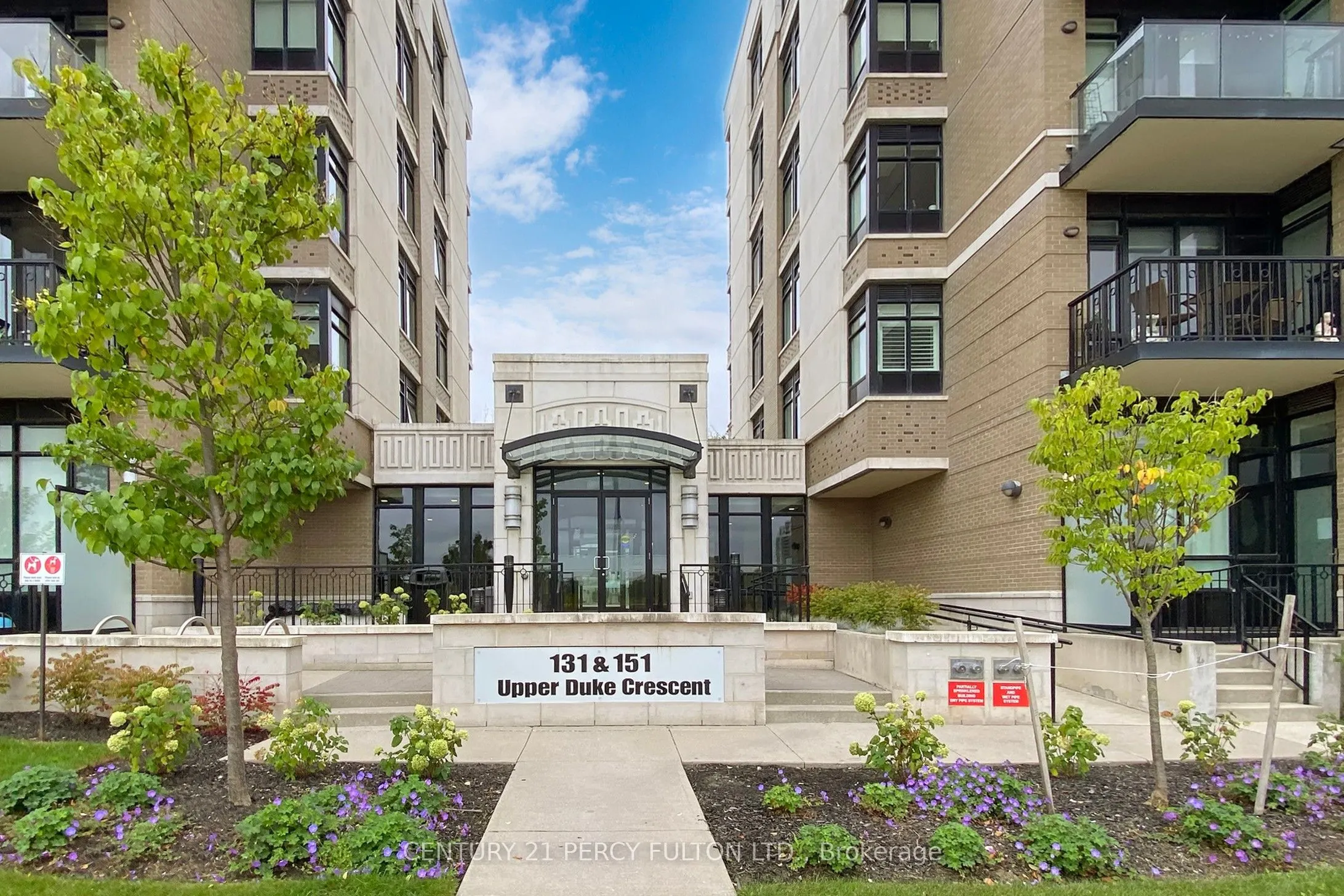 131 Upper Duke Crescent, #207